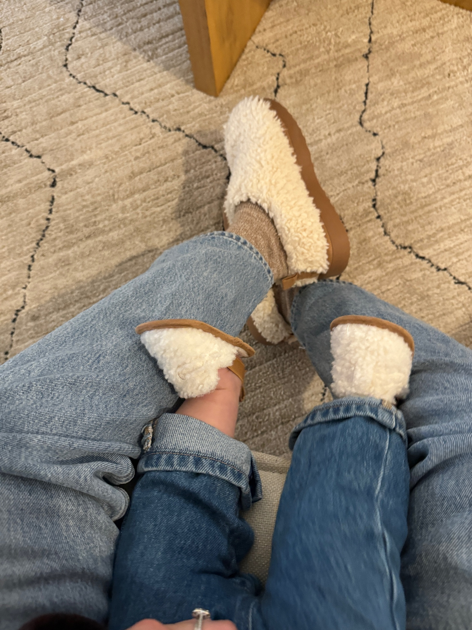 mom + me slippers 🎯 both baby & toddler options. 