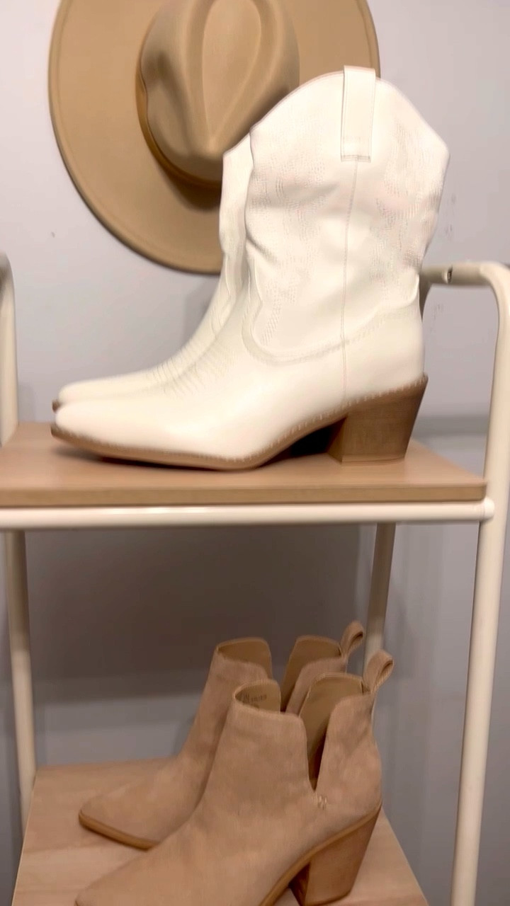 Boots 

#LTKfindsunder100 #LTKshoecrush #LTKfindsunder50