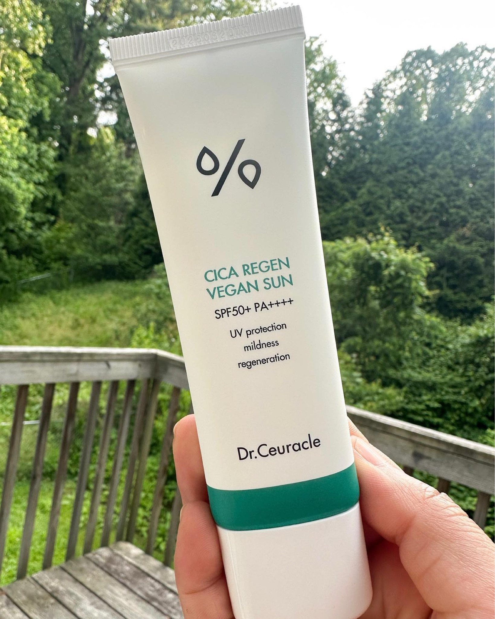 ☀️𝗗𝗿 𝗖𝗲𝘂𝗿𝗮𝗰𝗹𝗲 Cica Regan Vegan Sun Spf 50++PA++

Giftedbydr.ceuracle_global

I really like Dr Ceuracle sunscreen range. This chemical sunscreen has lightweight creamy texture which absorbs well. It is gentle and moisturizing. It doesn’t leave white cast and gives glowy skin.
.
.
.
.

.
.
.
#sunscreen #drceuracle #dailyskincare #kbeauty#drceuracle_global #sun #protection #spf #dailyskinroutine #uvraysprotection #koreanskincare

#LTKGiftGuide #LTKBeauty #LTKSeasonal