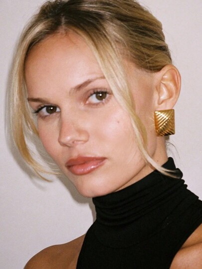 Uworld 1pc 18K Gold Plated Stainless Steel Striped Symmetrical Earring, Suitable For Women Daily ... | SHEIN