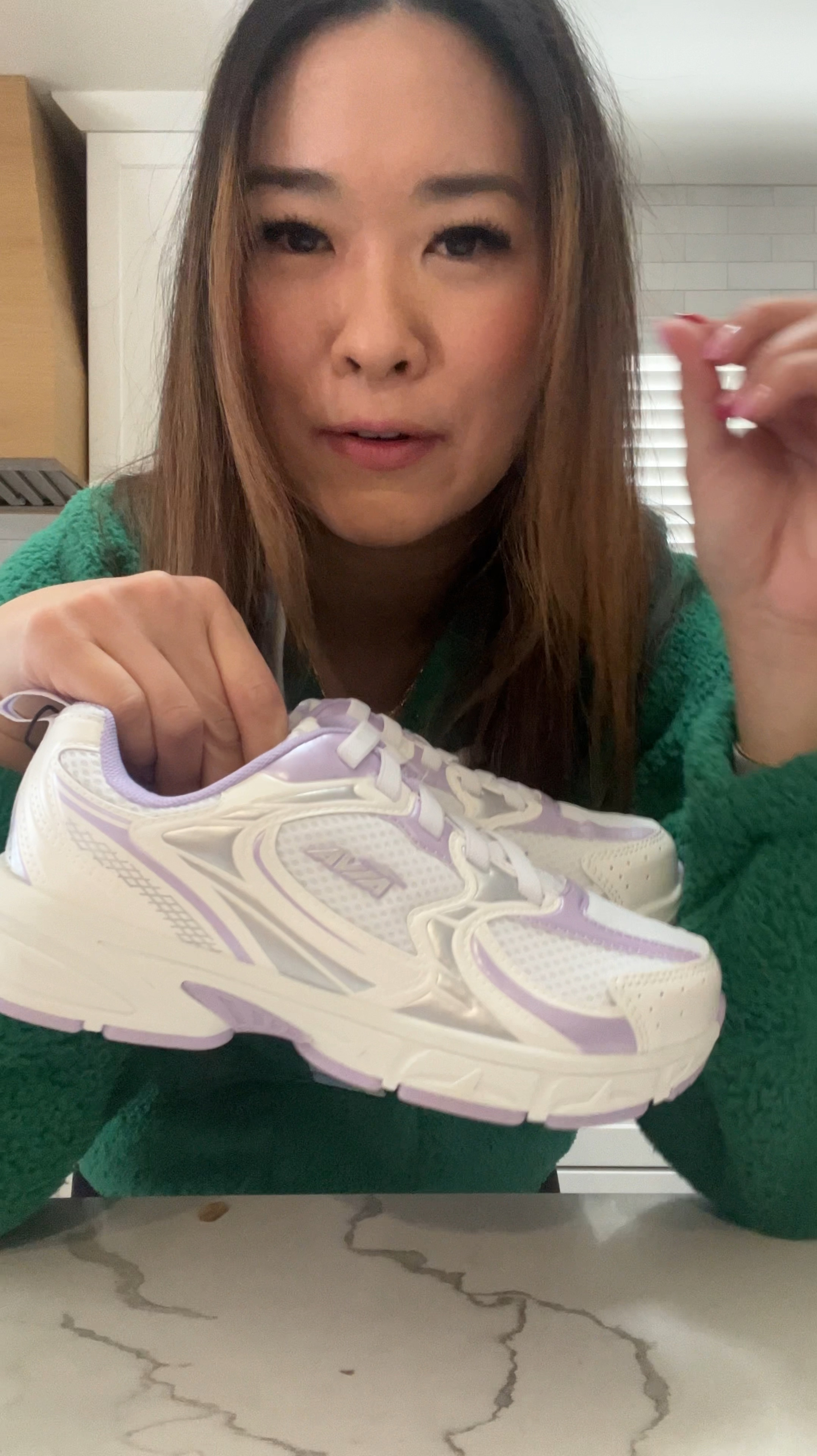 Girls sneakers, easy to slip on!