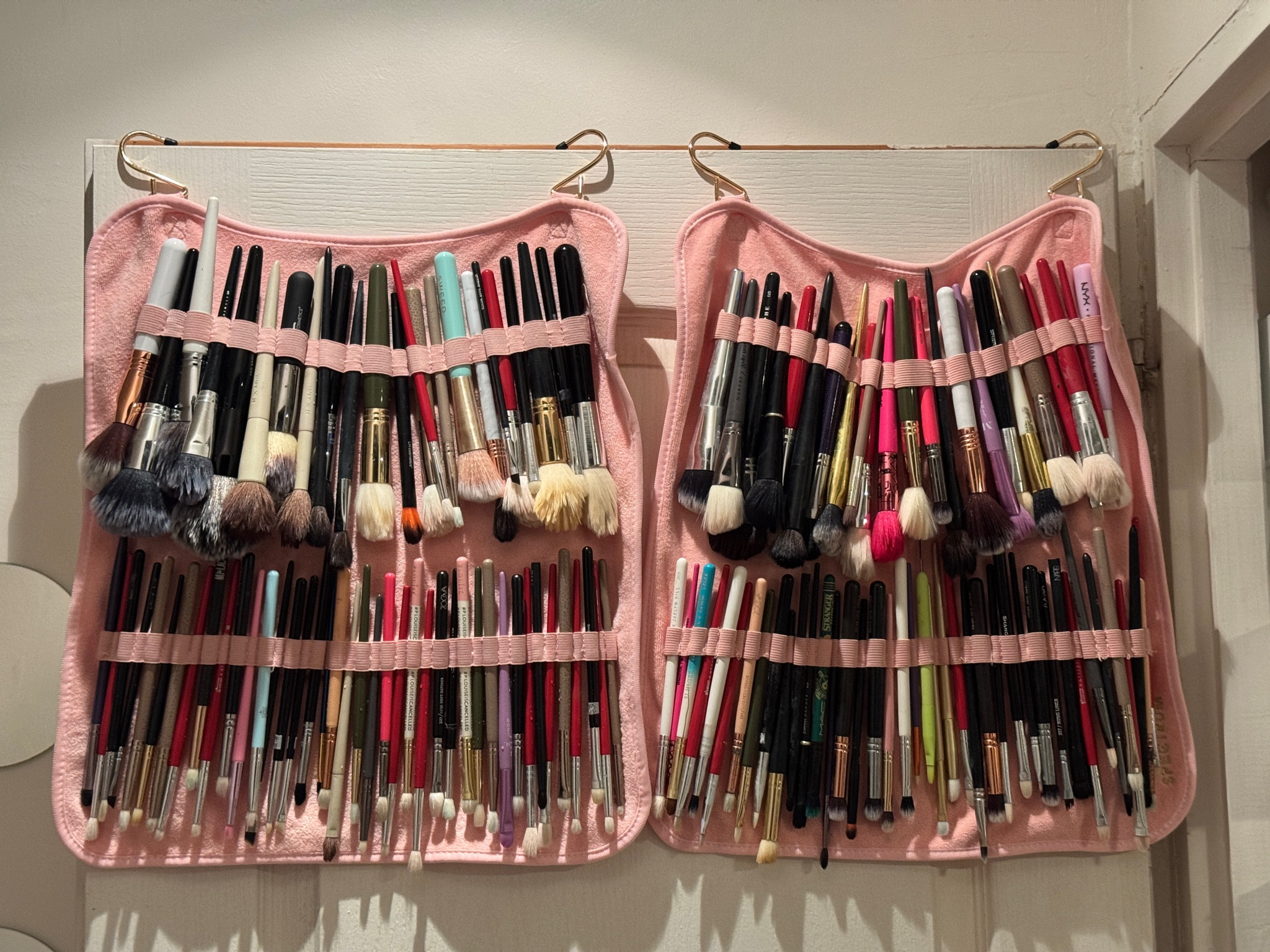 Meilleure invention pour faire sécher les pinceaux !

#LTKeurope #LTKbeauty #LTKfrance