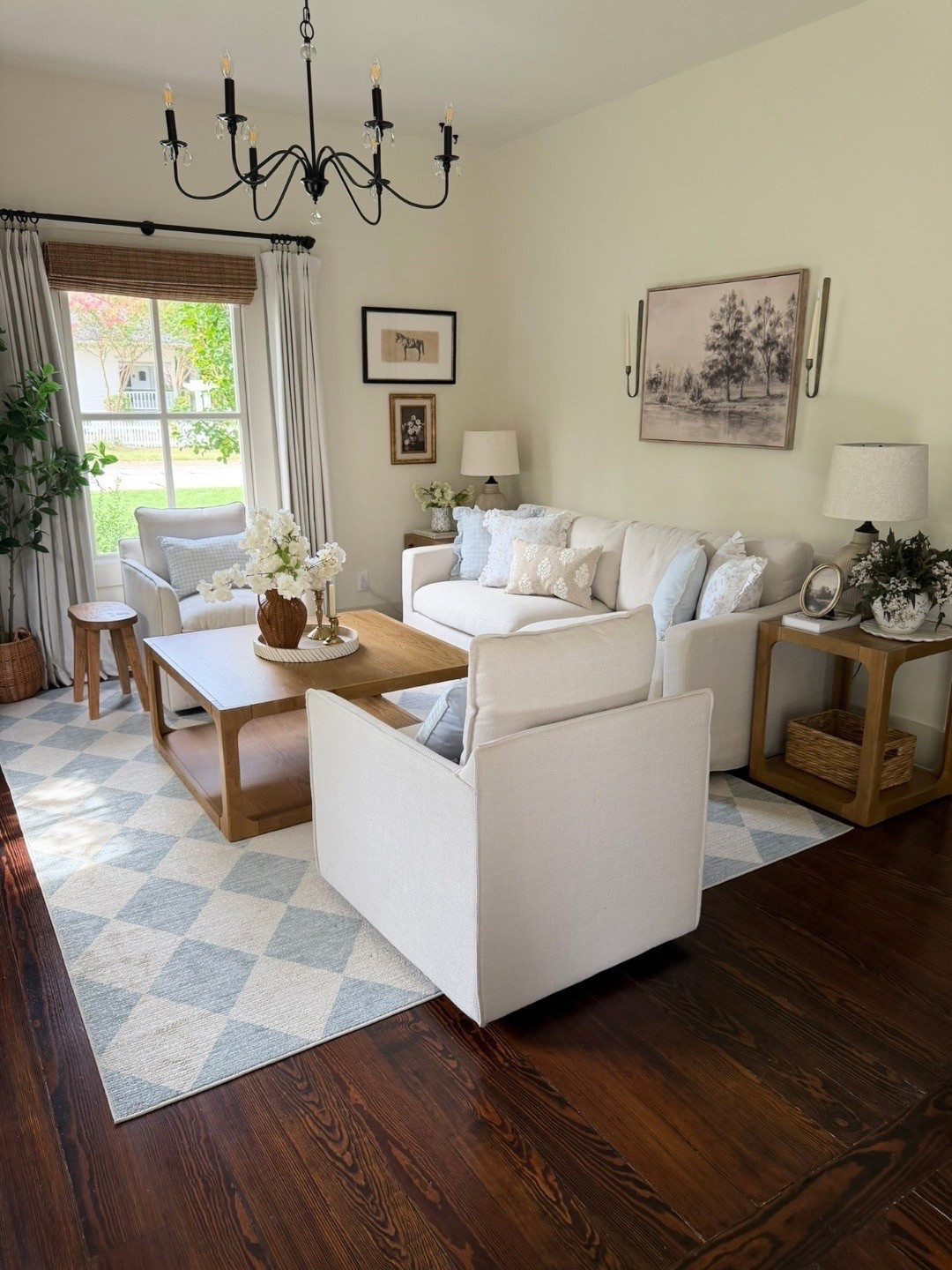 Our farmhouse living room is looking GORG 😍

#LTKSeasonal #LTKHome