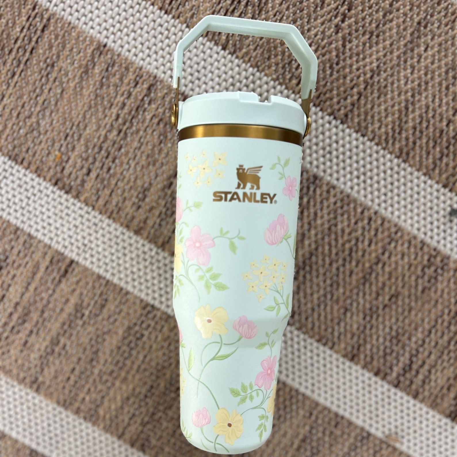 The BRAND NEW Stanley Easter collection just launched and it could be my favorite yet! 🌸The prettiest florals just in time or Spring. The quality you know, all wrapped up in the perfect Spring theme! Ready for Easter baskets!!! 
@stanley_1913 #stanleypartner
