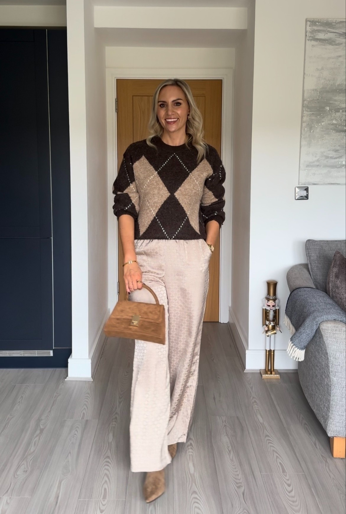 What I’m wearing to meet a friend for a midweek dinner 🫶🏼

Cream satin trousers, brown/beige argyle knit jumper, faux suede boots and mini tote bag.

I’m wearing a size medium in the trousers and the jumper. 

#LTKautumn #LTKstyletip #LTKshoes
