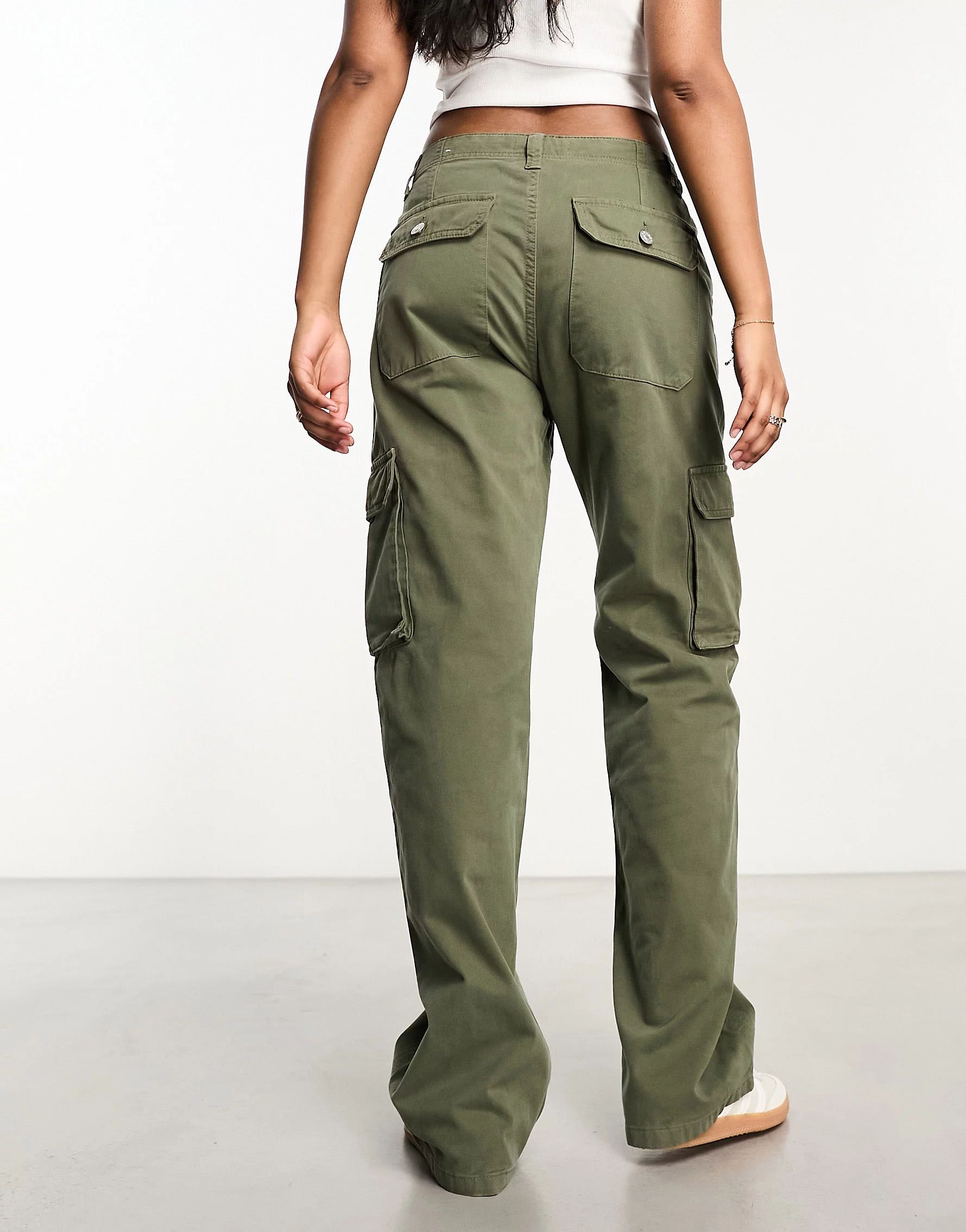 Pull&Bear mid rise straight leg cargo pants in khaki | ASOS (Global)