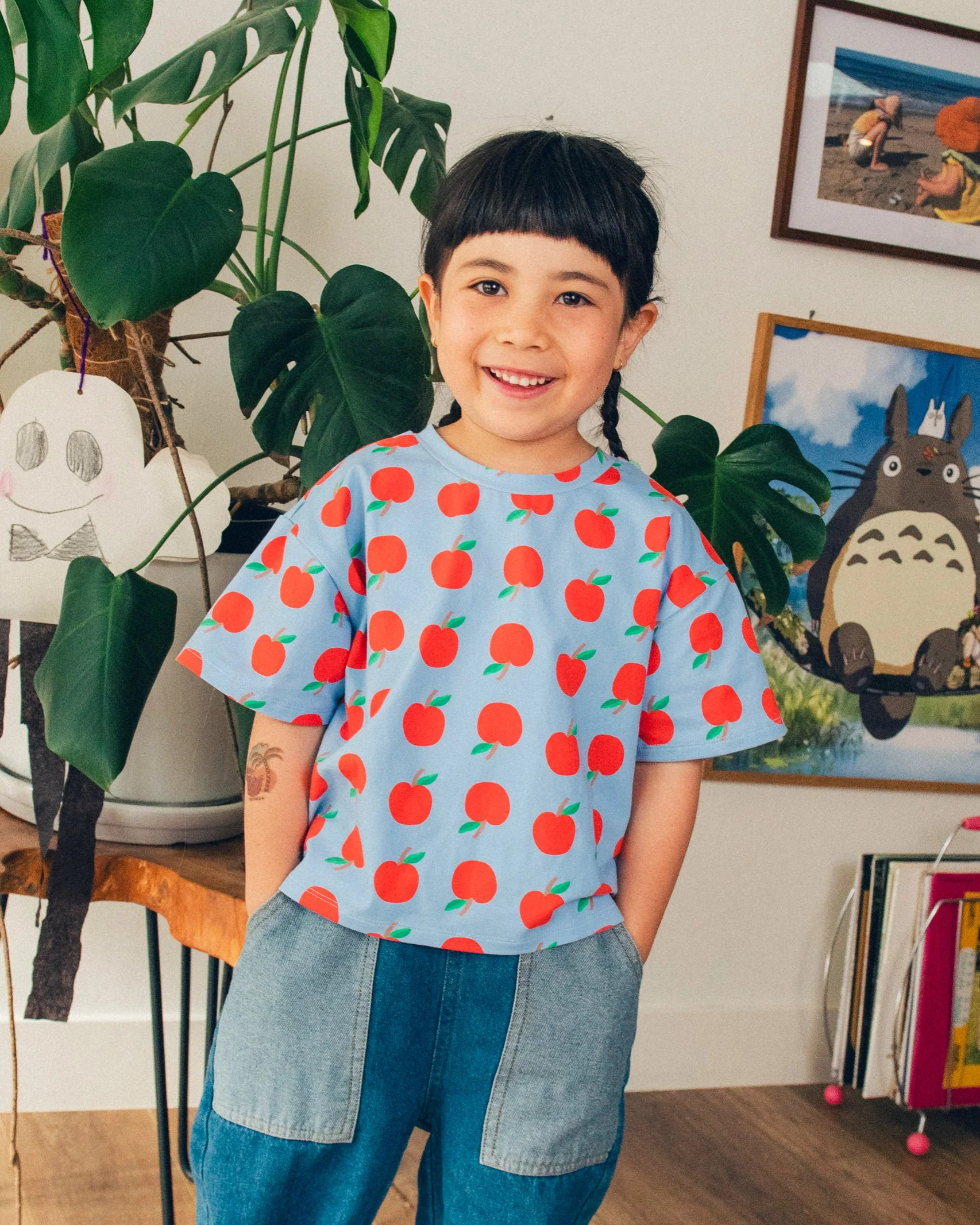 Graphic Tee Short Sleeve T-shirt | Blue Apple - Kindred Bravely | Kindred Bravely