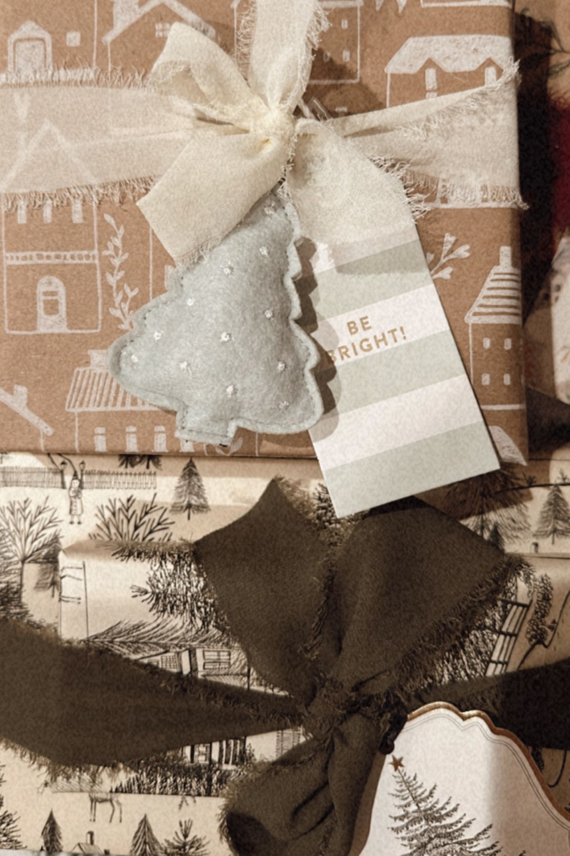 I just really loved my wrapping vibes this year 🥹🎄🎁 

#christmas #gifts #giftwrapping #holiday #neutral #neutralchristmas #winter 

#LTKGiftGuide #LTKSeasonal #LTKHoliday