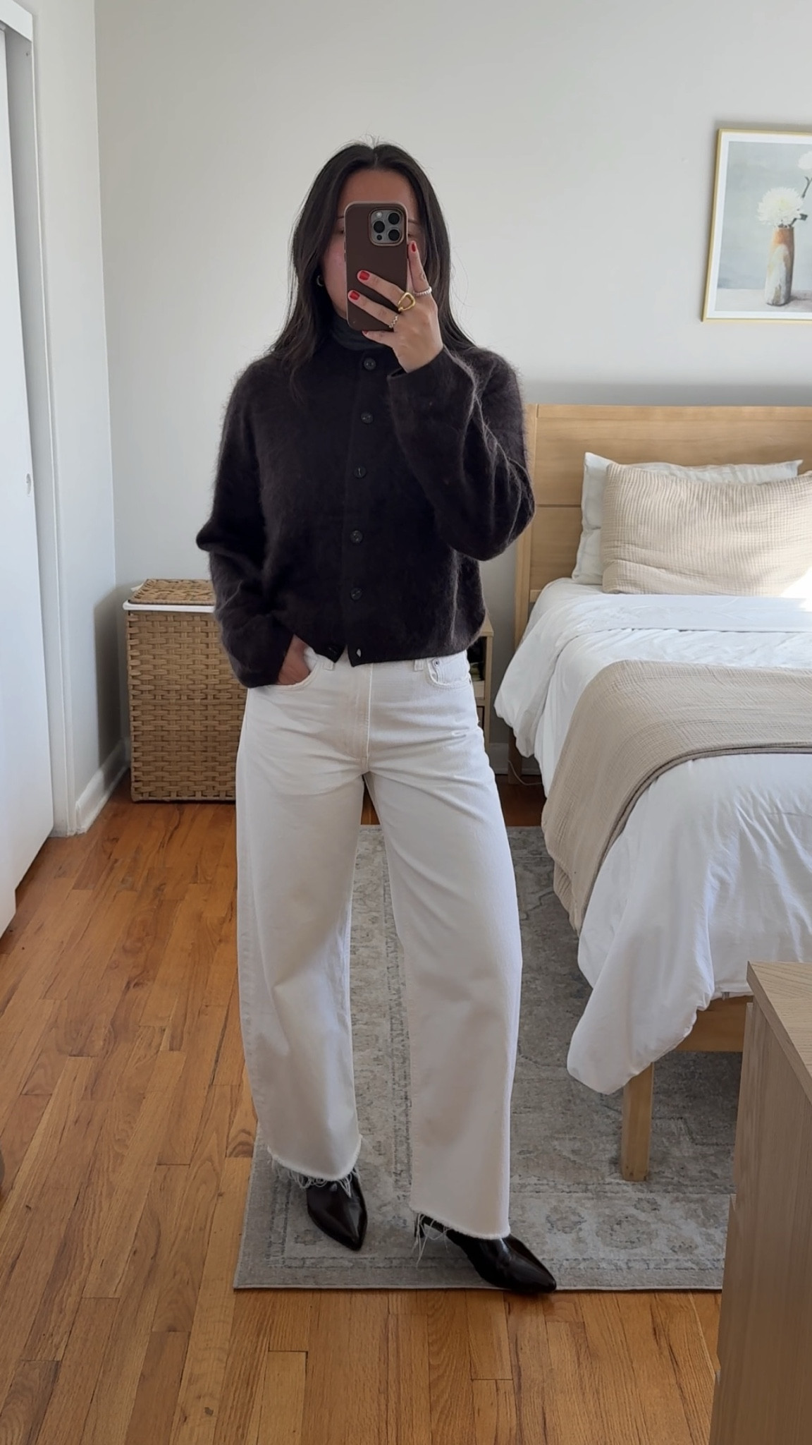 Cardigan: size small
Jeans: size 25