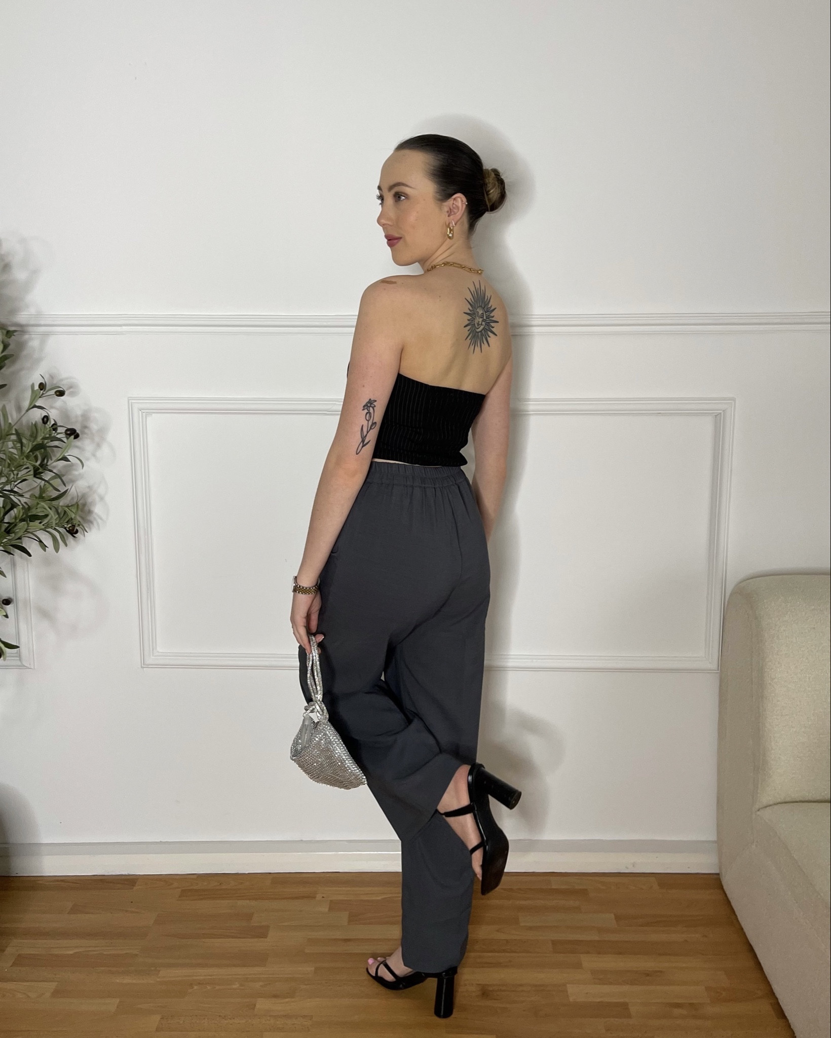 Sparkle season made minimal ✨🖤 

#LTKSeasonal #LTKfindsunder50 #LTKparties