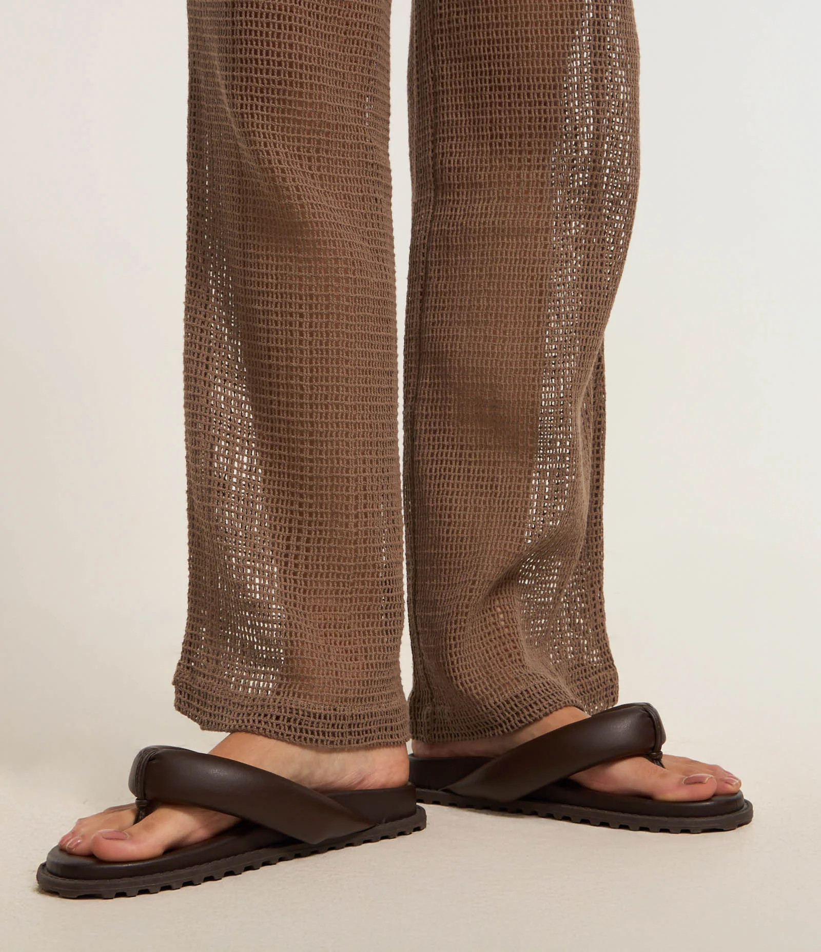 Sandália Rasteira Puffer em PU com Palminha Anatômica Marrom - Lojas Renner | Renner (BR)