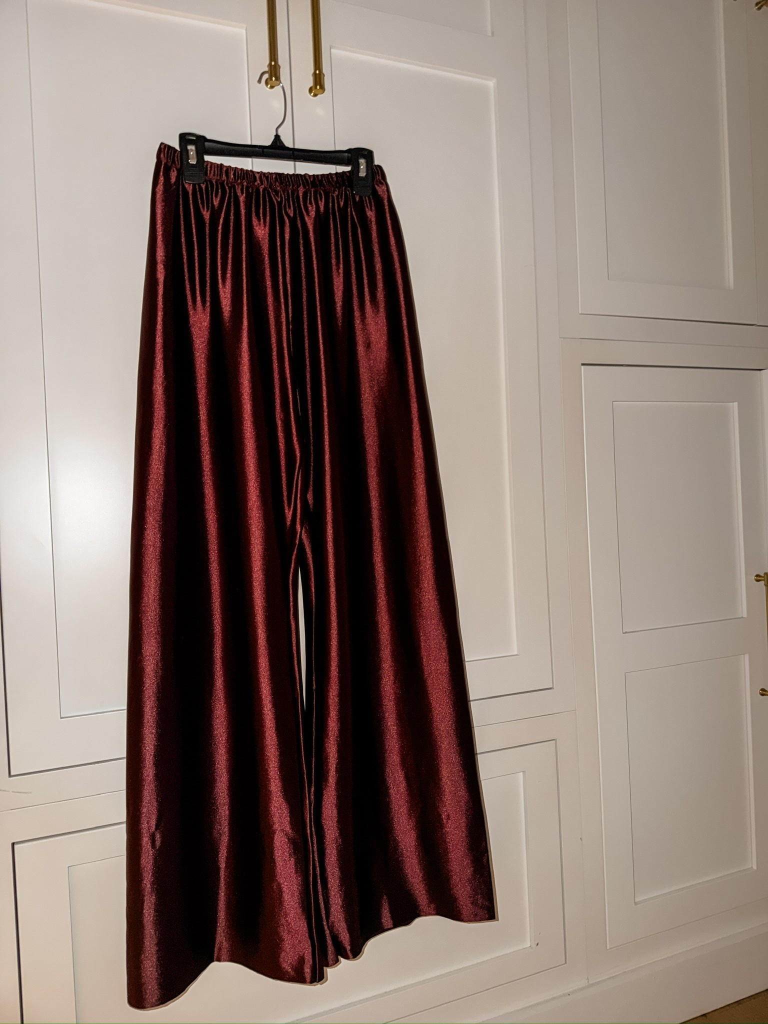 These pants I cannot believe I found on Amazon! These are going to be so good going into holiday 😍

Loverly Grey, wide leg pants, satin pants, holiday looks, holidayy party

#LTKSeasonal