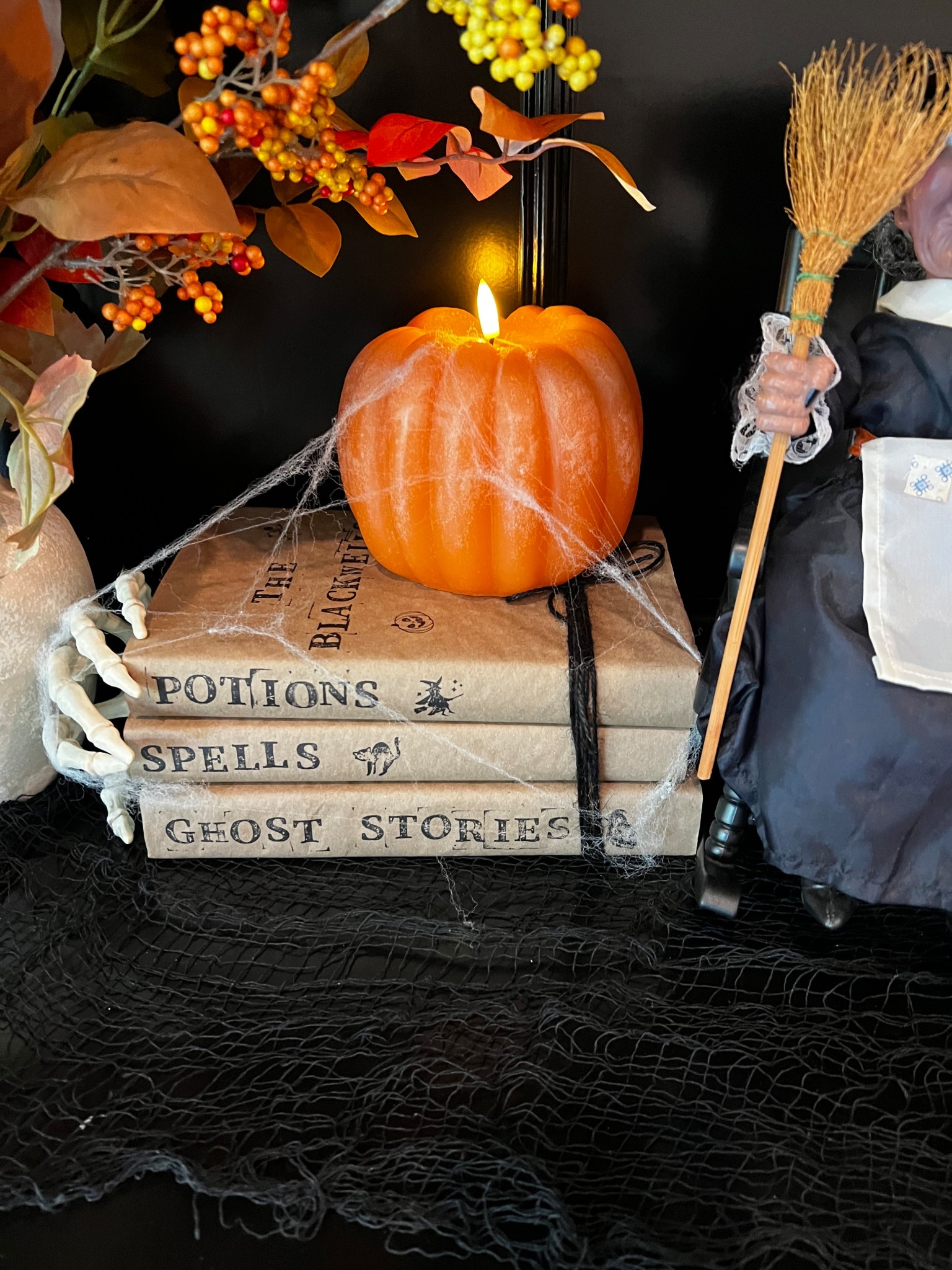 DIY spooky books. Halloween decor 