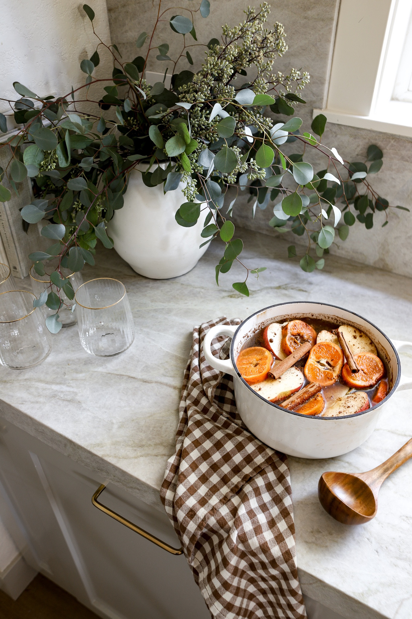 🍊Fall stovetop potpourri recipe: 
2 Apples (halved)
2 Oranges (halved)
1 Tbs. Pumpkin Pie Spice
1 Tbs. Cloves 
3 Cinnamon Sticks 

***For a more simple recipe I just do 2 sliced cuties, 3 cinnamon sticks, 1/2 Tbs cloves, 1/2 Tbs nutmeg! 

You could also just purchase the pumpkin spice and use that! 

There’s nothing like walking through the door and being welcomed by a delicious aroma! I made this in my Lodge Dutch Oven.

#falldecor #autumn #kitchen #homemaker #cabin

#LTKfamily #LTKhome #LTKSeasonal