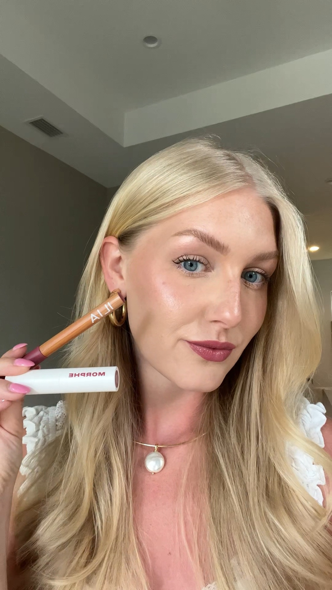 the most hydrating summer lip combo 🍓💄
@iliabeauty lip sketch hydrating crayon in rhyme 
@morphebrushes lip lock glossy lipstick in tied knot

#lipcombo #summerlips

#LTKgrwm #LTKBeauty