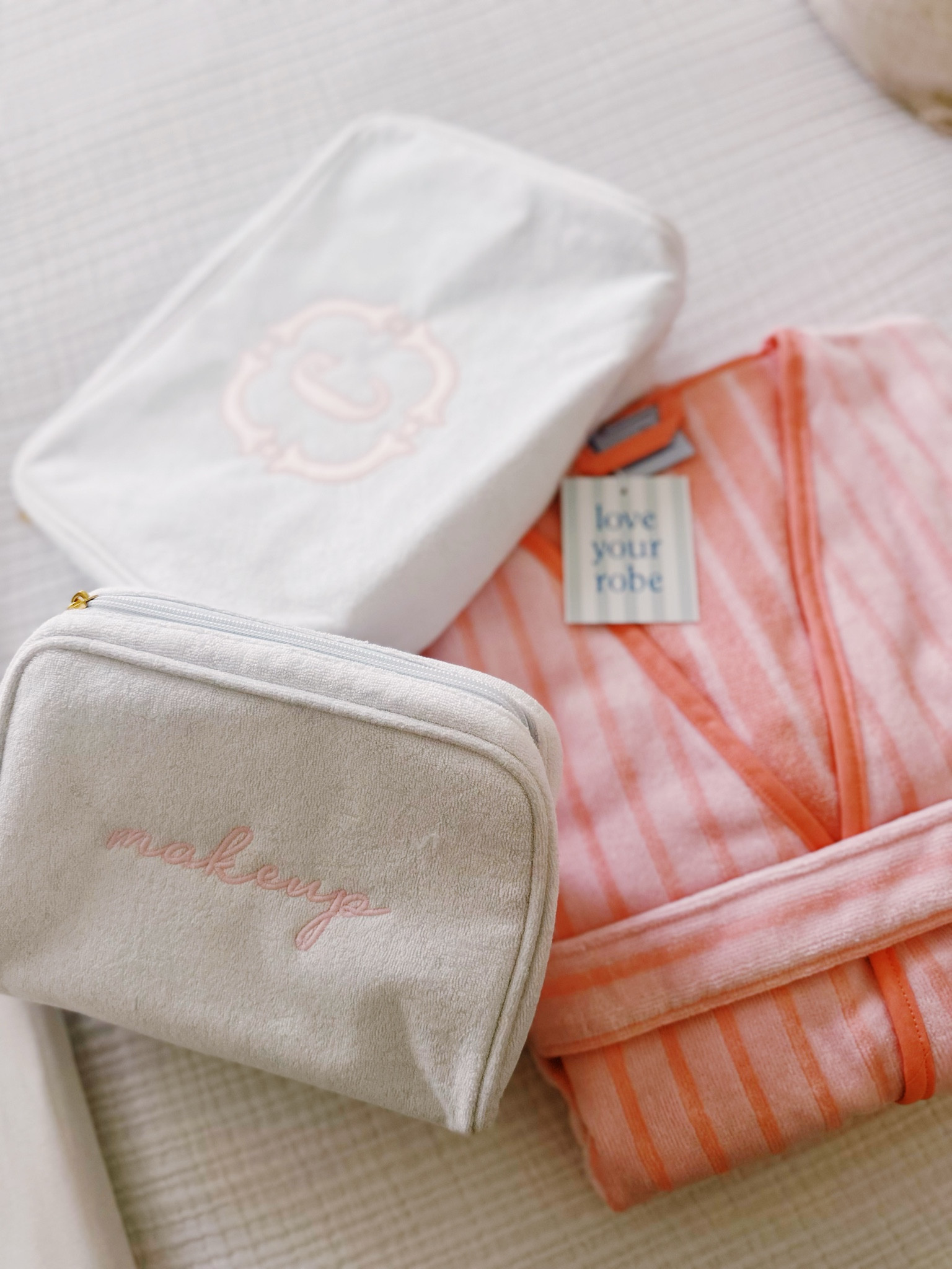 My recent Weezie purchase 🫧🩶🧖‍♀️
Wearing XS in the robe 