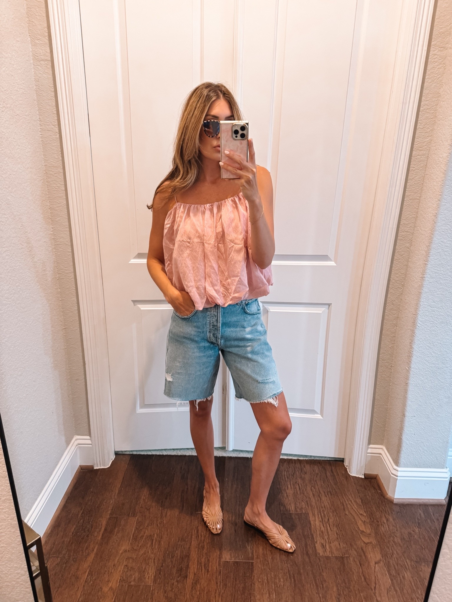 Small in top, size 26 in shorts (a little big)