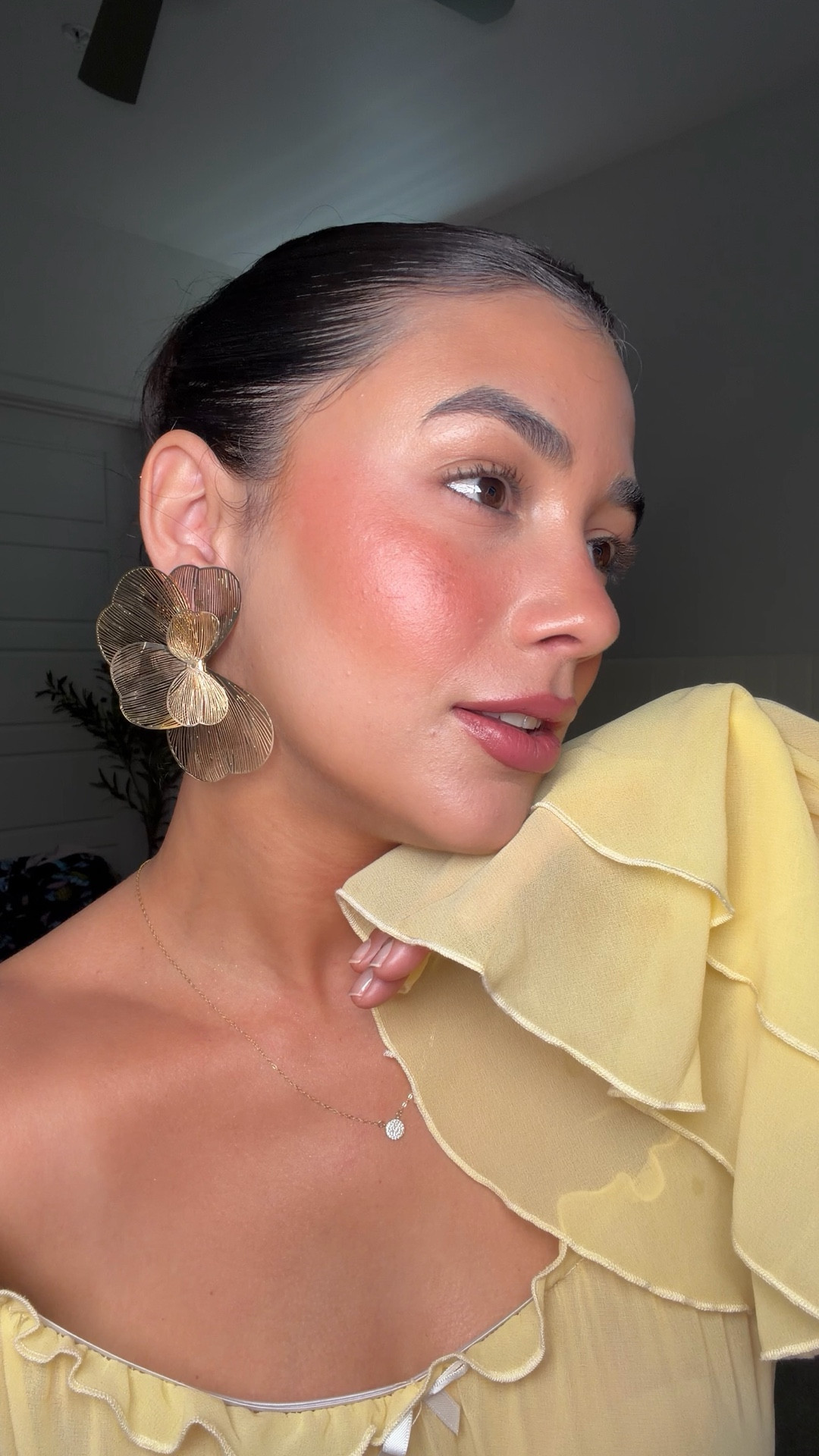 Mis aretes estaba agotados , les dejé uno parecido 💕

#LTKMothersDay #LTKBeauty #LTKgrwm