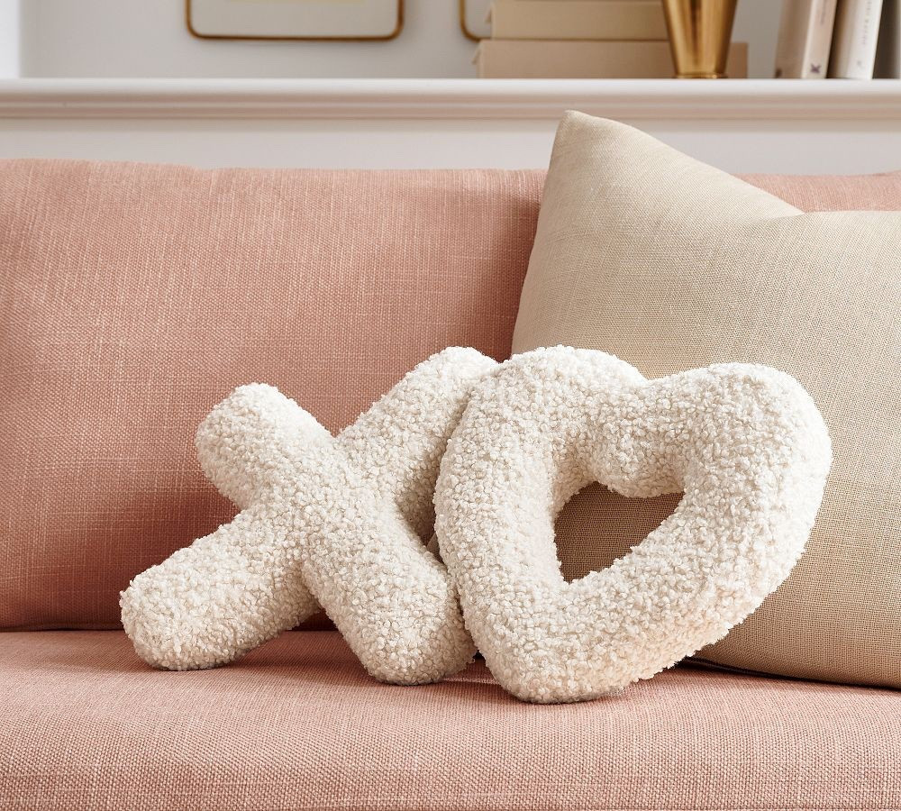 Valentine’s Day XO pillow 💋 

#LTKSeasonal #LTKValentine #LTKHome