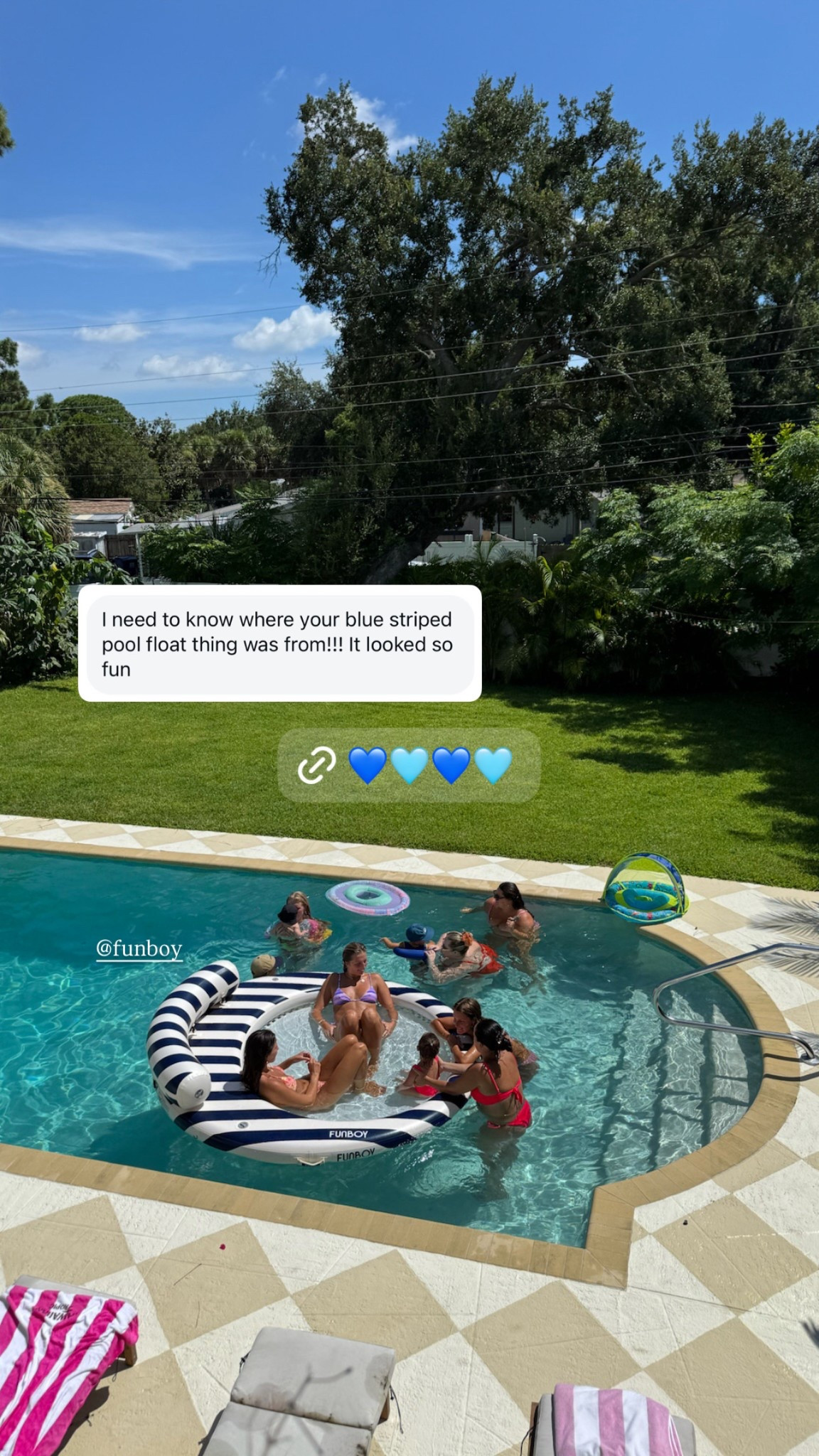 pool day with the girls 🌊