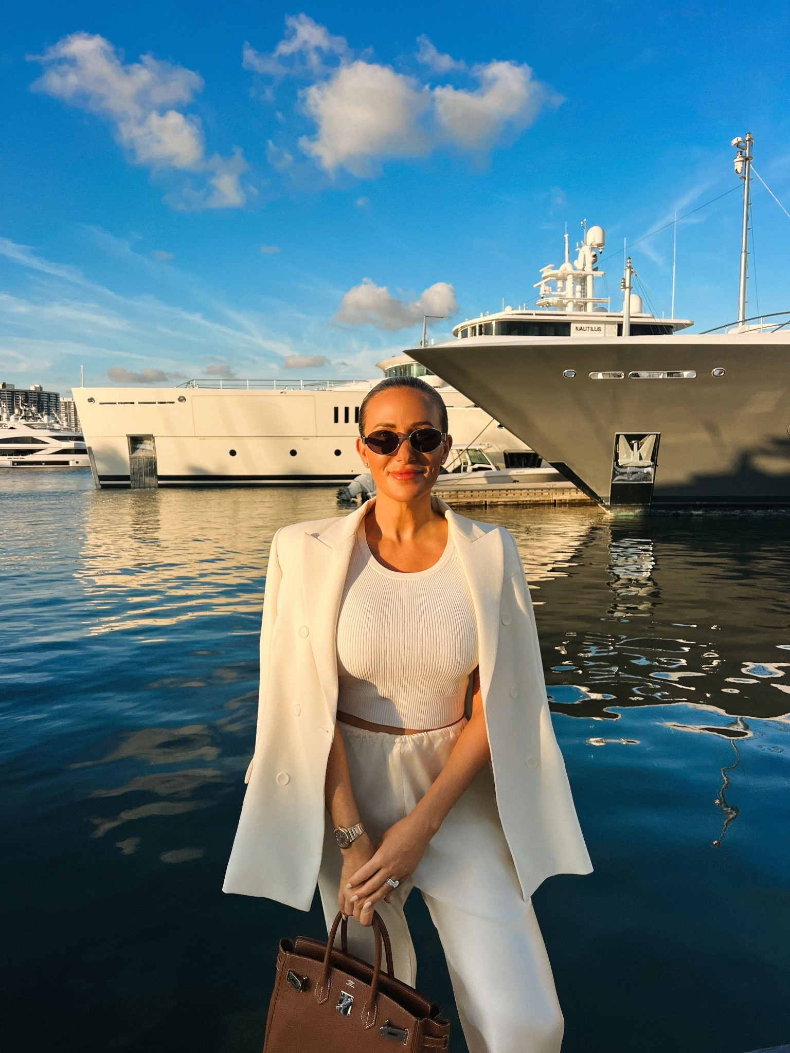 White on white, always right 🛥️
A clean blazer set, timeless accessories, and golden hour glow — effortless city luxury.
Shop the full look and similar neutrals on LTK.

#LTKStyle #LTKLuxury #LTKTravel #YachtStyle #MinimalChic #MonochromeOutfit

#LTKTravel #LTKStyleTip
