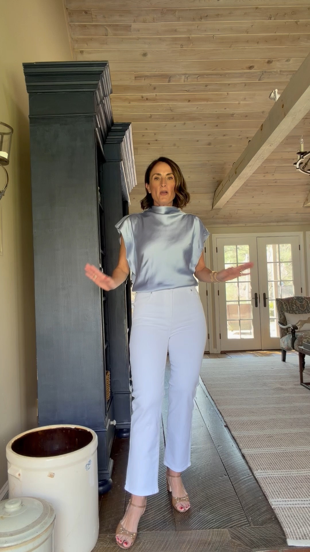 I love this outfit from @saks. This top is the best summer closet staple and so easy to layer. I added a sweater and the perfect white jeans for an easy summertime look. #saks #sakspartner @shopltk #liketkit liketk.it/xx

