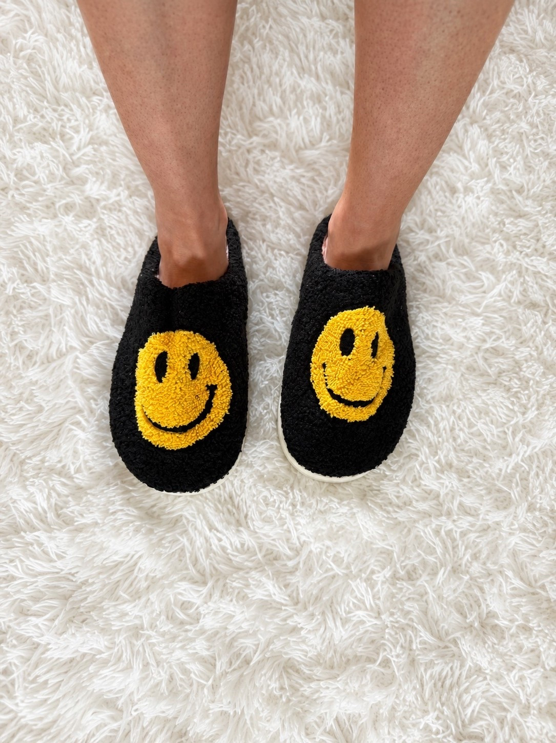 Happy feet, happy price 🙂 These cozy smiley slippers are only $11.99 and officially my new favorite Amazon find! 🖤💛

#AmazonFashionFinds #AffordableStyleFinds #CozySlippers #LTKFinds

#LTKmorningroutine #LTKgrwm #LTKOver40