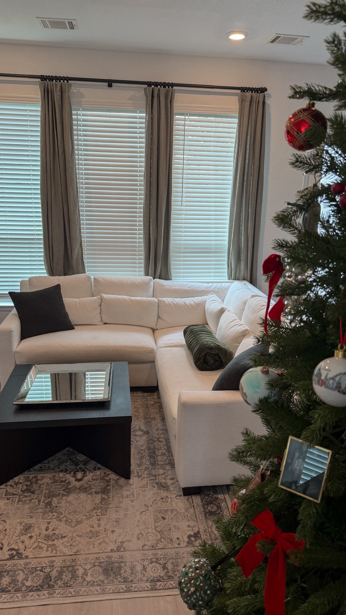 Living room. Sectional. Couch. Modern living room. Home decor 

#LTKdayinmylife #LTKHome #LTKHoliday