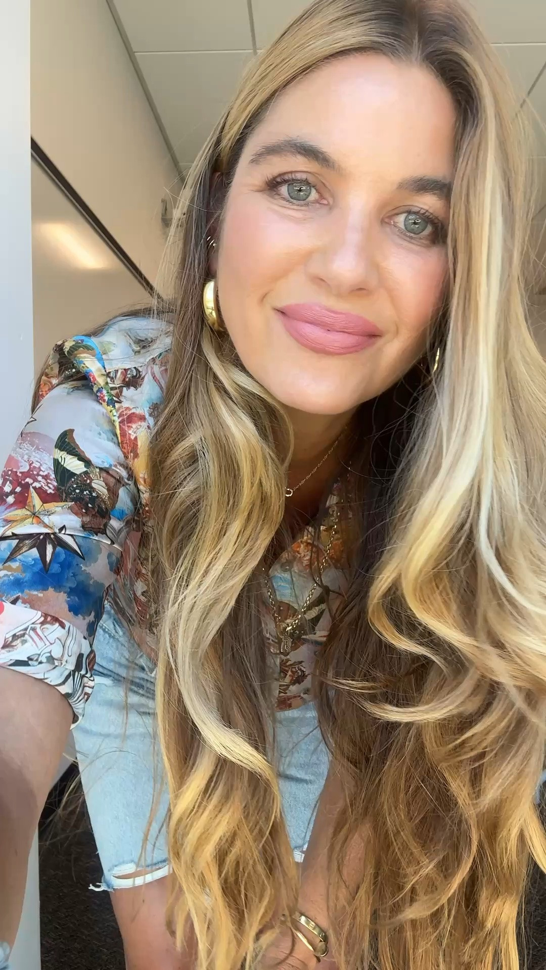 Lipstick: Armani 503
Blouse: medium 
Shorts: 27 
Hair: T3 hot rollers and Académie Hair Sea Glass (use LTK15 to save) 
SUQQU 040 foundation 
Westman atelier bronzer 02

#LTKdayinmylife #LTKBeauty #LTKWorkwear