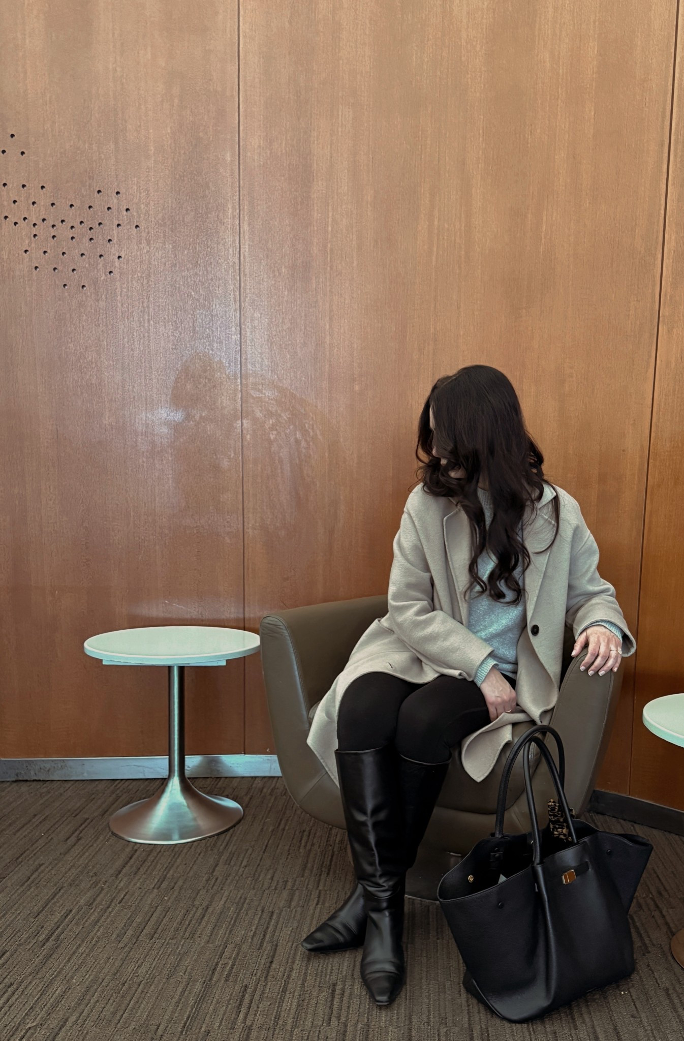 Coat: Zara
Sweater: & Other Stories
Leggings: Old Navy
Boots: Massimo Dutti
Bag: Demellier London

#LTKtravel #LTKcanada #LTKwinter