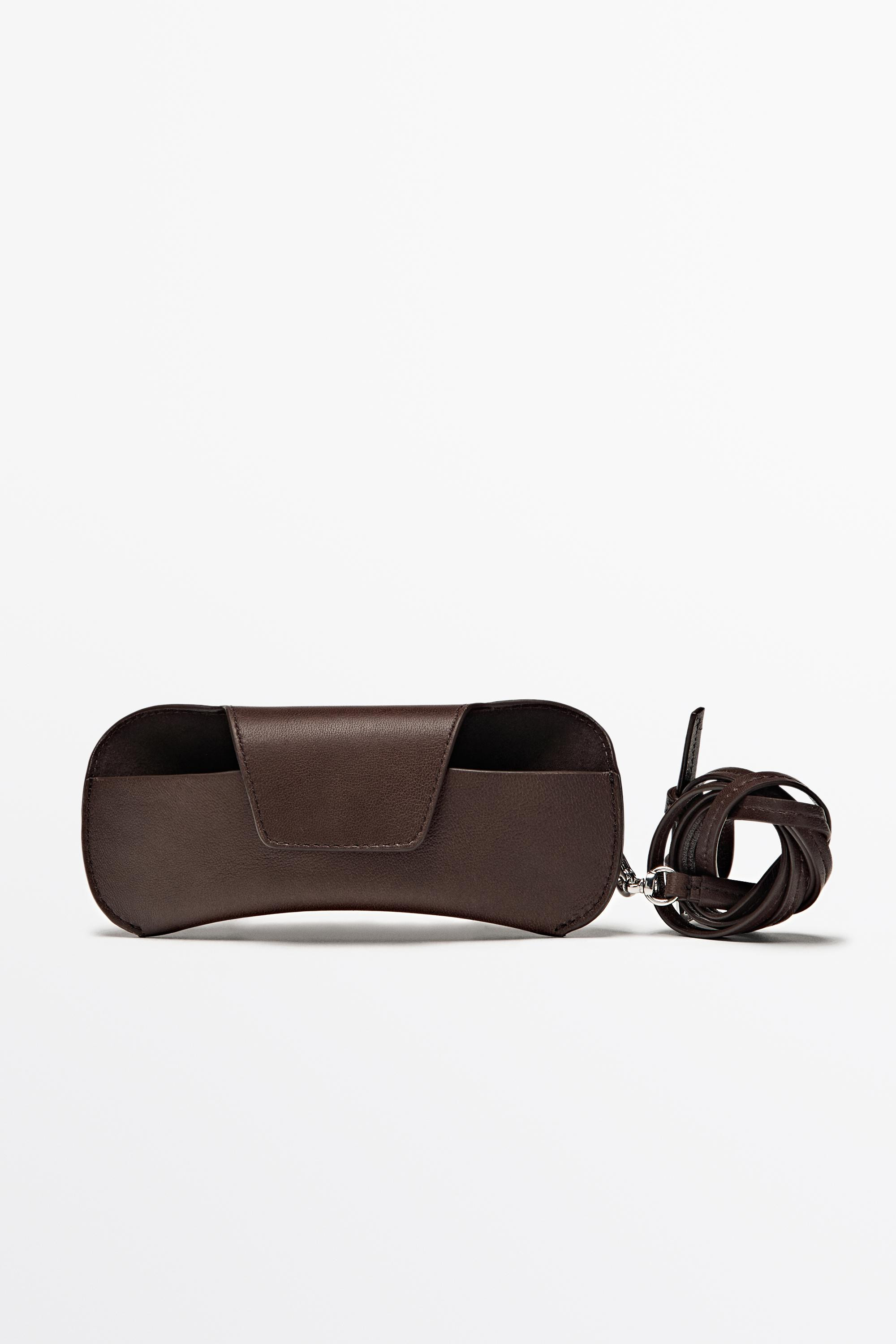 



NEW
NAPPA LEATHER SUNGLASSES CASE

£69.95


ADD TO BASKET
Colour: Brown
|
Ref. 4689/646
Sheepskin spectacle case with nappa leather finish. Flap with concealed magnetic clasp fastening. Keyring with detachable charm.
Height x Length x Width: 18 x 8 x 3 cm.

FABRIC AND CARE

SHIPPING, EXCHANGES AND RETURNS

AVAILABILITY AND IN-STORE RESERVATION


 | Massimo Dutti UK