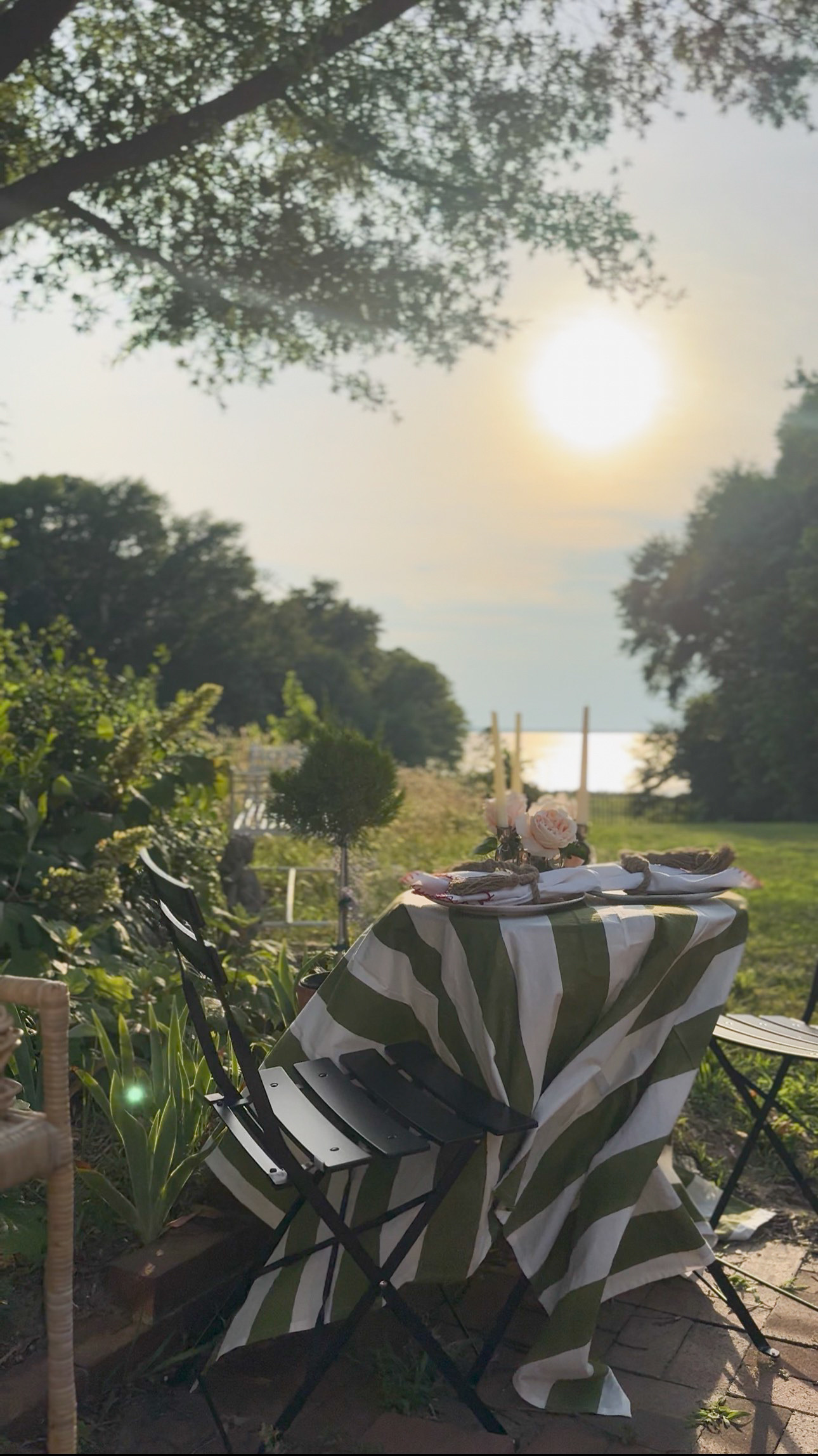 A whimsical dinner party featuring my latest @wayfair finds✨🧚🏻 #ad #Wayfair #WayfairPartner #wishyouwerehere #outdoor  

 
