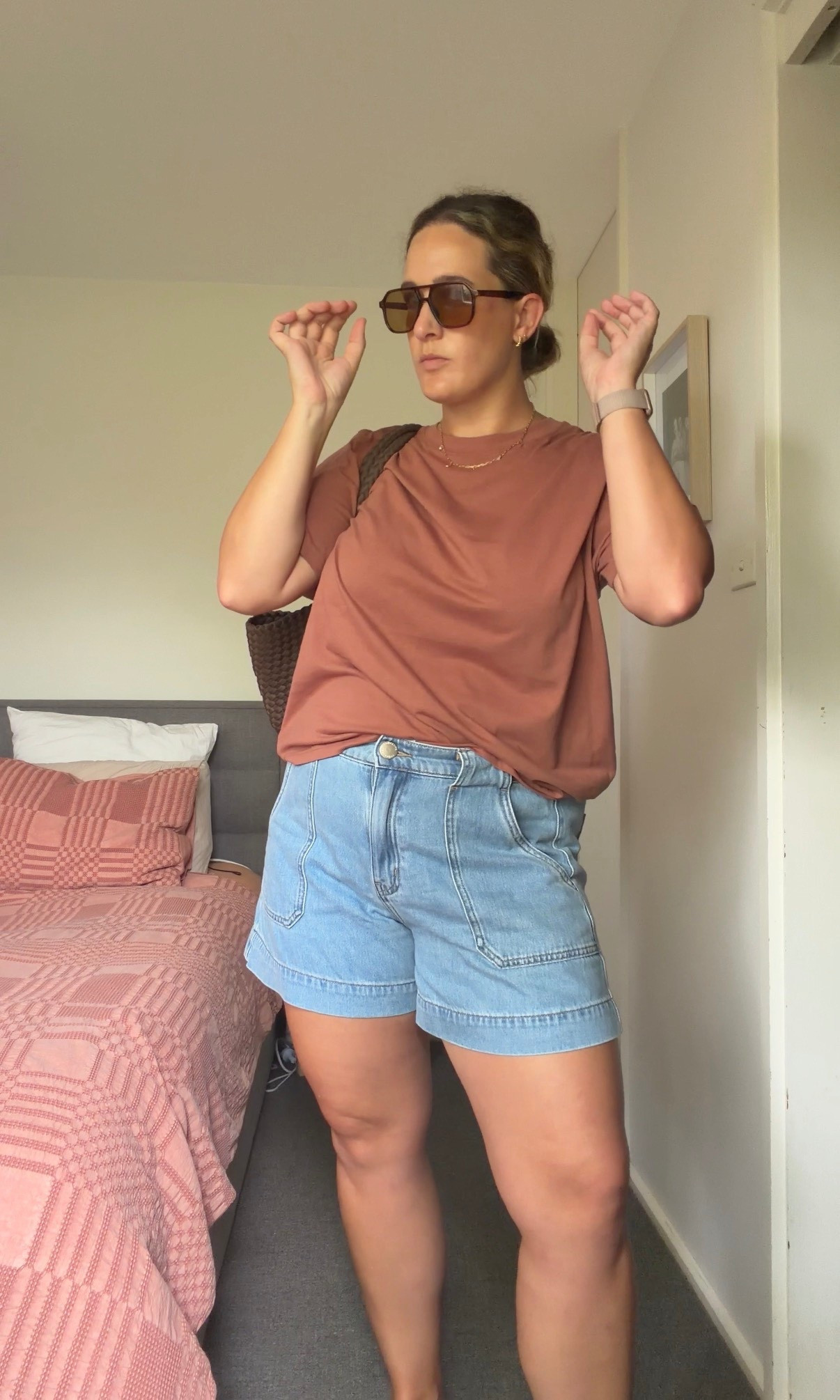 An everyday mum casual fit with some amazing midsize friendly denim shorts 🤎

I’m wearing a size Large in the shorts xx 

#midsize #mumstyle #casual

#LTKmidsize #LTKcurves #LTKsummer