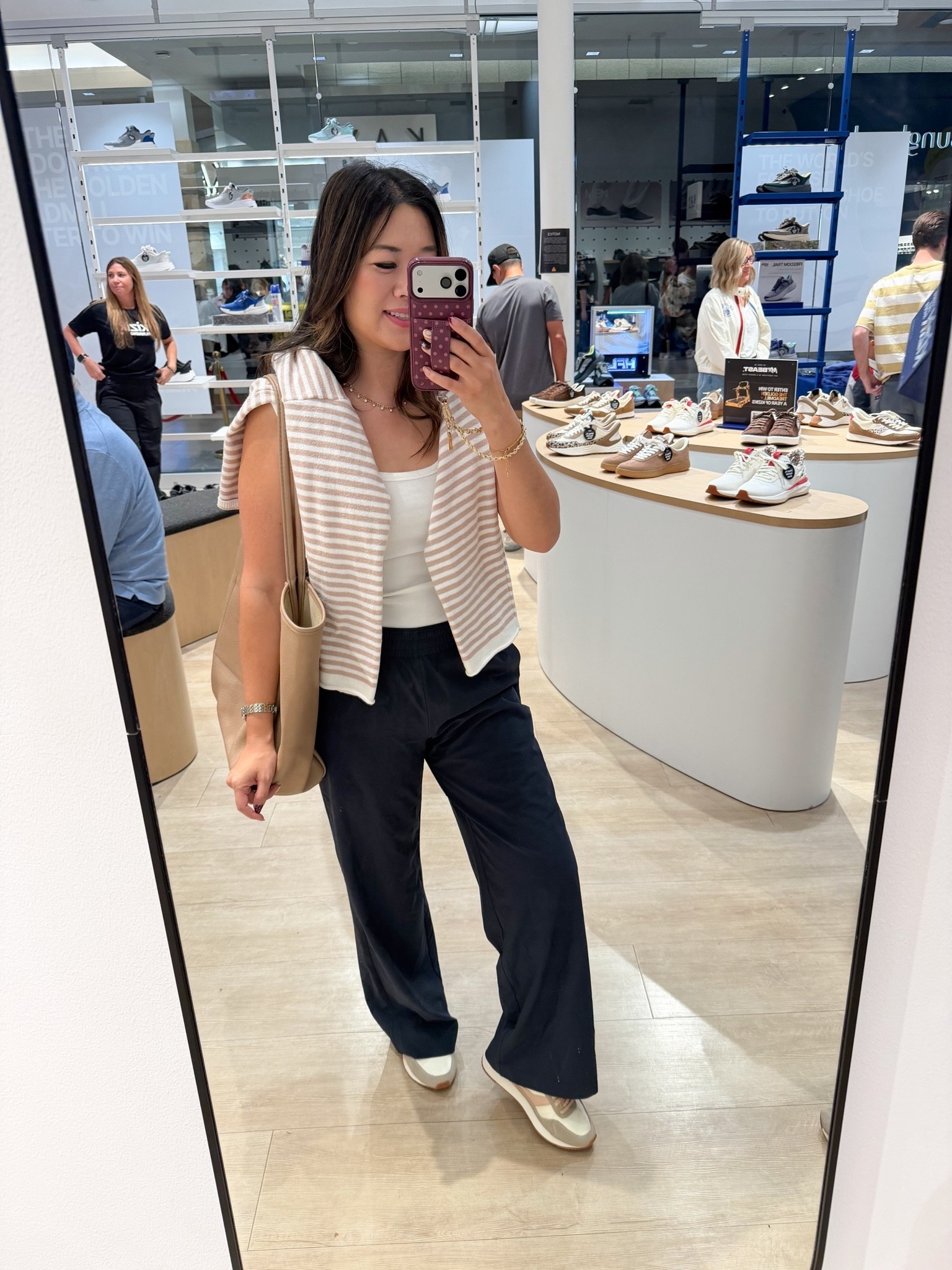 Tank: Medium
Cardigan: Medium
Pants: Small
Kizik: TTS
