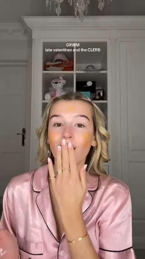 GRWM: late valentines 🩷

make up routine, make up tutorial, date night make up, going out make up, party make up 

 #LTKuk #LTKspring #LTKbeauty