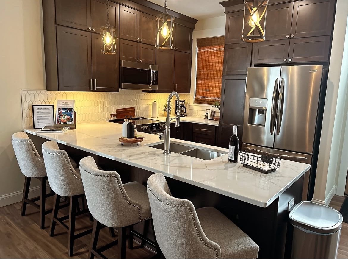 Our carriage house kitchen is so inviting & cozy.  I love the bar stools & finally found similar ones! 
#counterstools
#kitchendecor