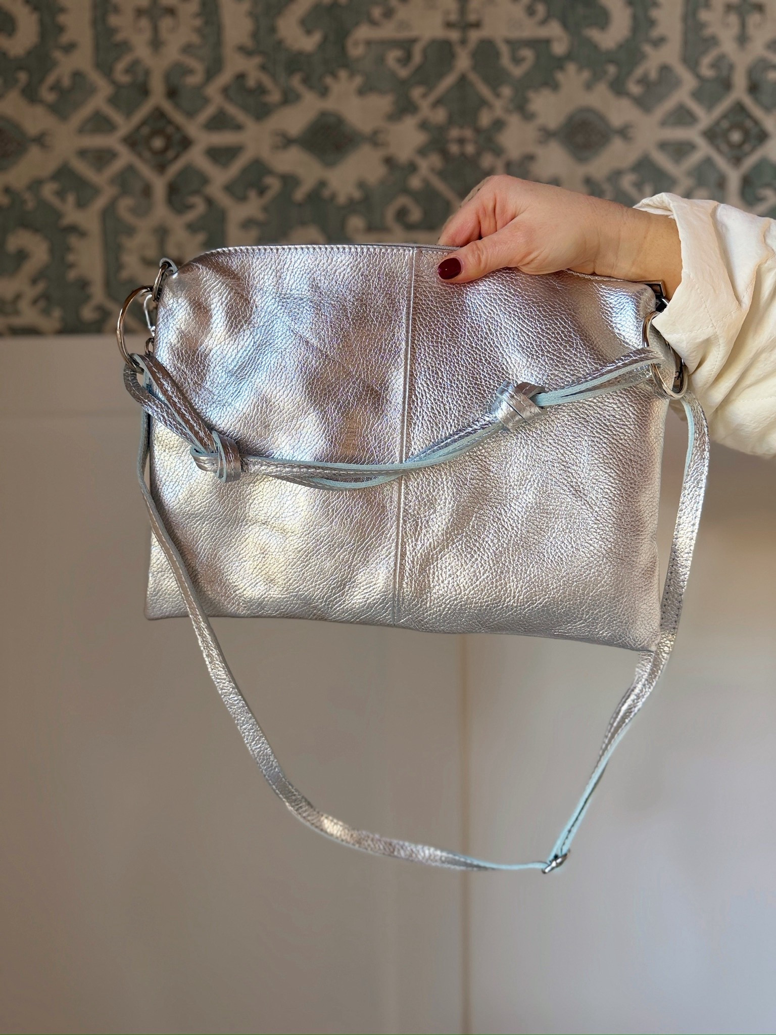 silver metallic bag, crossbody purse, casual chic bag, women’s bags, trendy fashion, statement bag

#LTKGiftGuide #LTKootd #LTKSeasonal