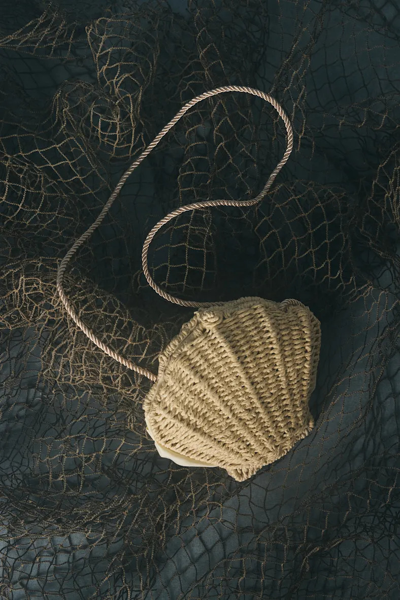 Andrina Beige Woven Straw Seashell Crossbody Bag | Lulus