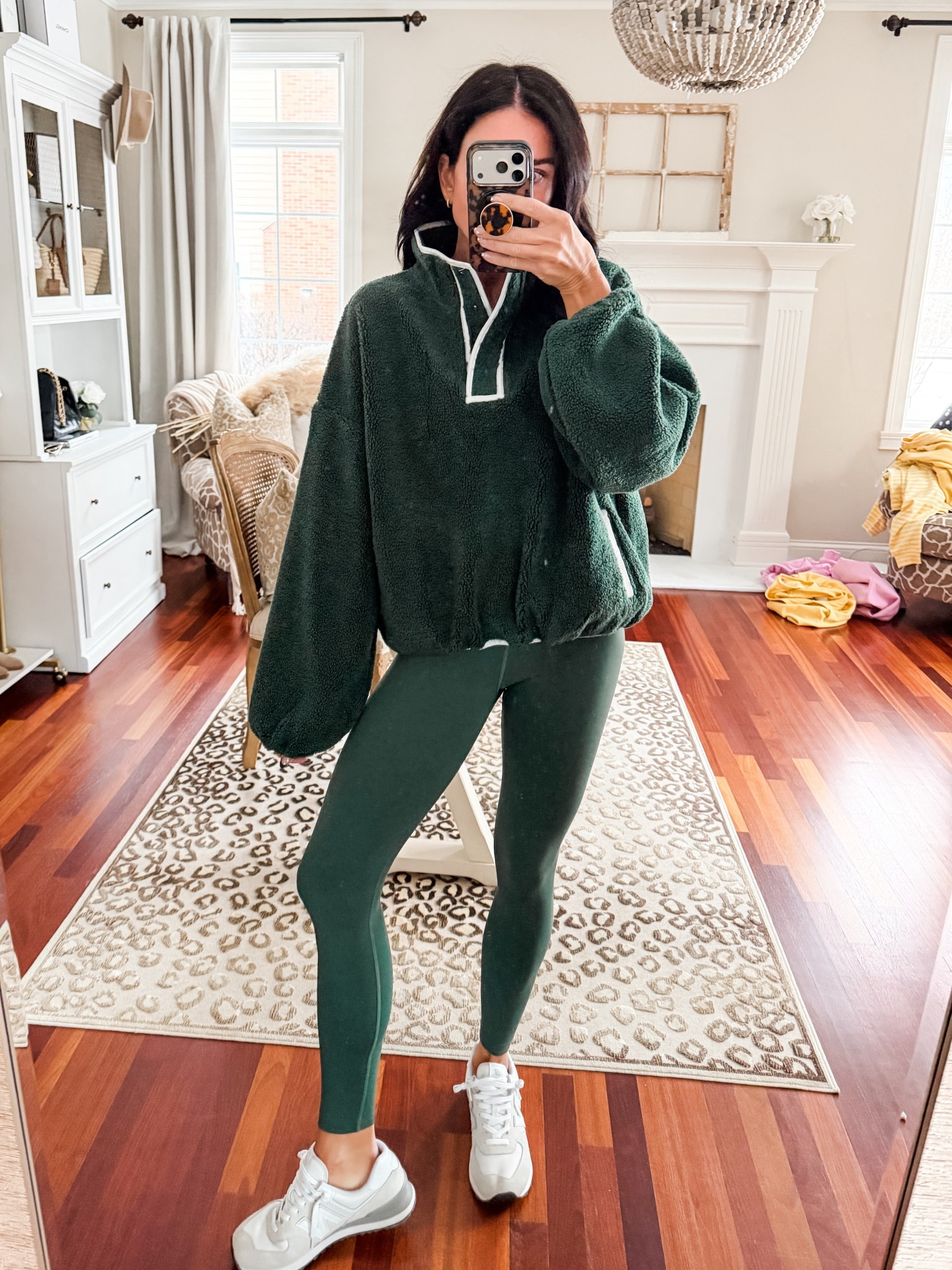 M/L fleece
Small leggings 

#LTKootd #LTKmomlife #LTKActive