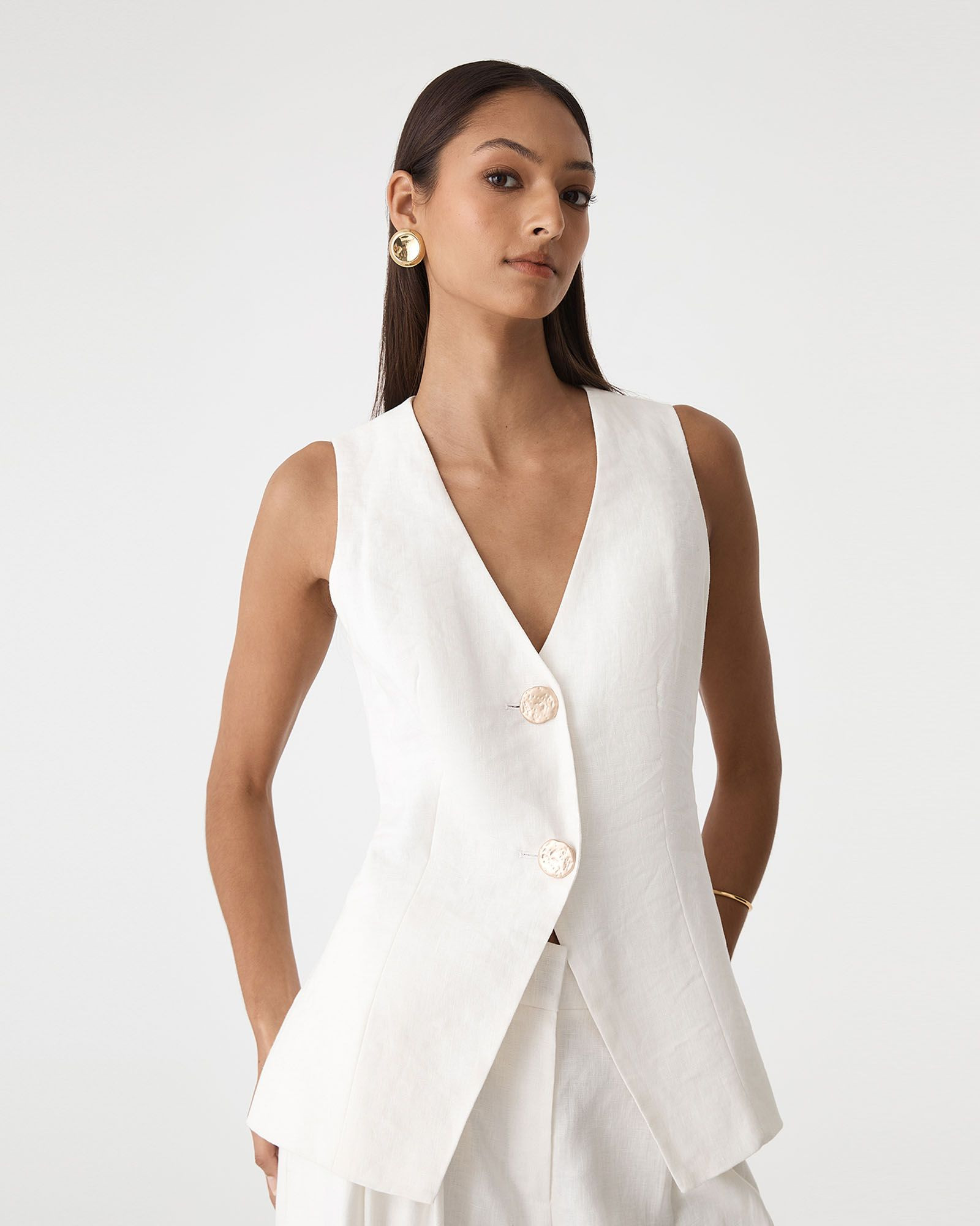 Ami V-neck Linen Vest | FORCAST