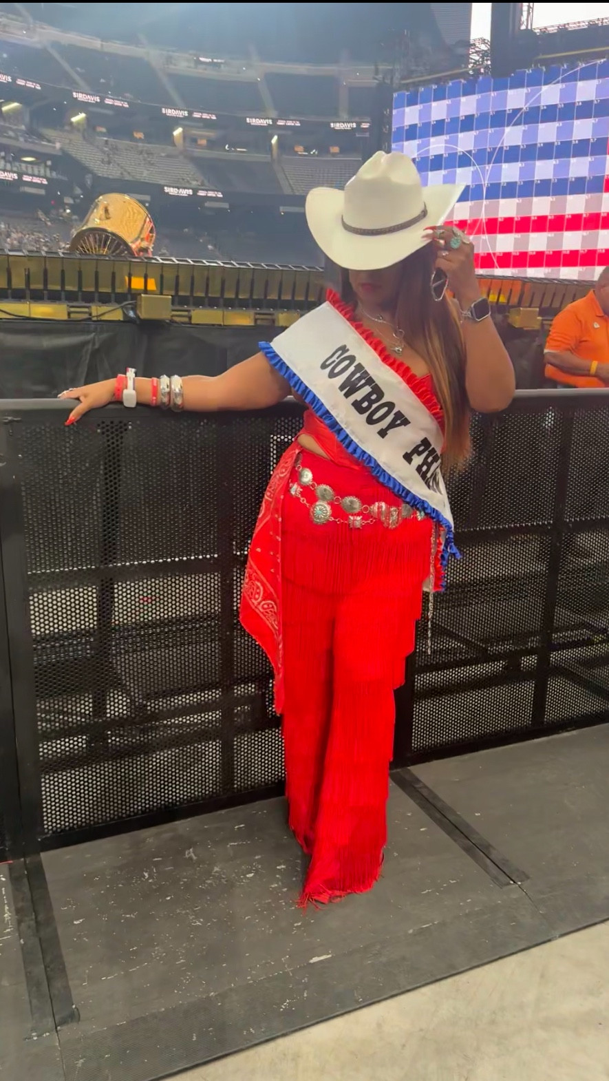 The final night of the Cowboy Carter tour was EVERYTHING!!! Red was the theme for me…. I wanted to give a Dolly P vibe 