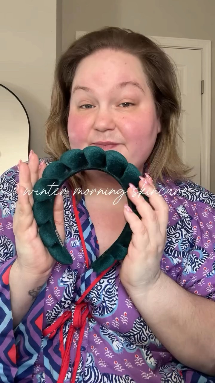 winter morning skincare 🫧🤍 my skin is dry (esp this time of year) & i have rosacea, redness, + fine lines and this routine works so well for me <3⁣ 

#LTKBeauty