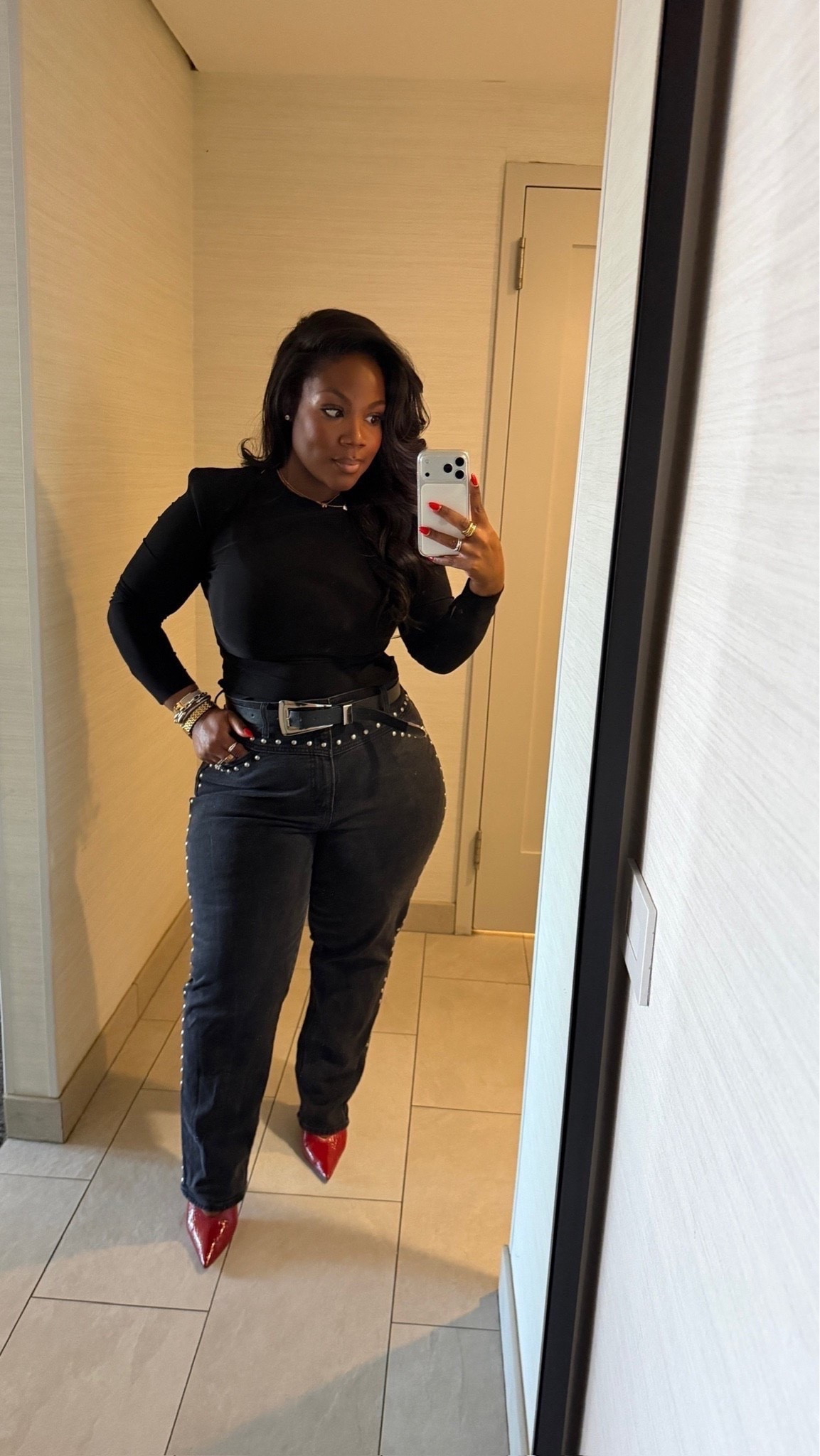 Night time look inspo and my jeans are on clearance at Abercrombie🖤

Top: Size Small 
Pants: Size 33 short 

Date night outfit, Abercrombie jeans, Abercrombie sale, Emmy Petit