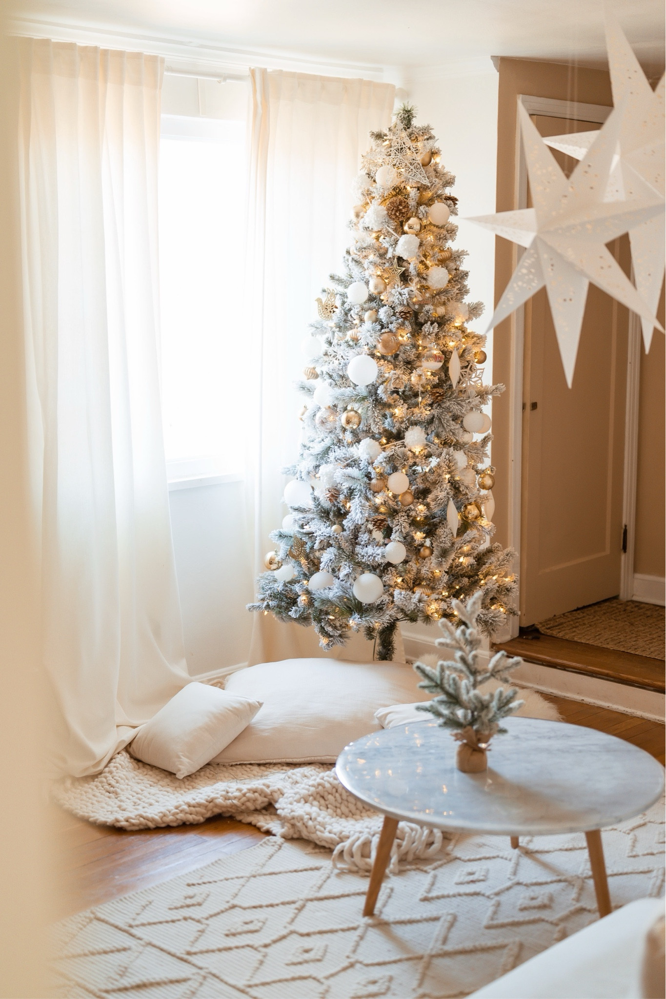 Holiday decor inspo 🌲🌟

Home decor, Christmas decor, holiday decor, neutral holiday decor, Christmas tree decor, Chic holiday decorr

#LTKHoliday #LTKhome #LTKSeasonal
