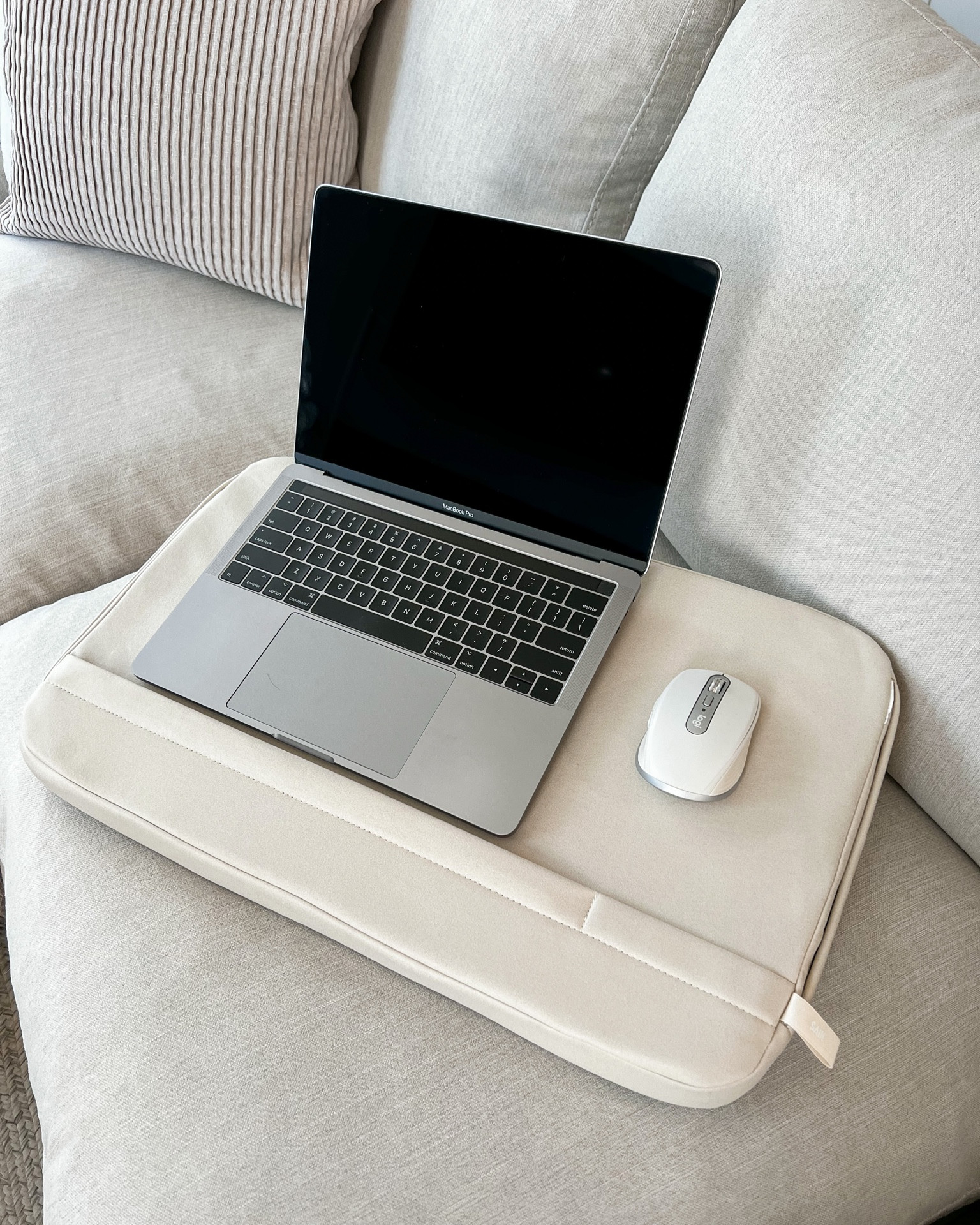 Work from home aesthetic laptop lap desk!


#LTKFind #LTKhome #LTKunder50