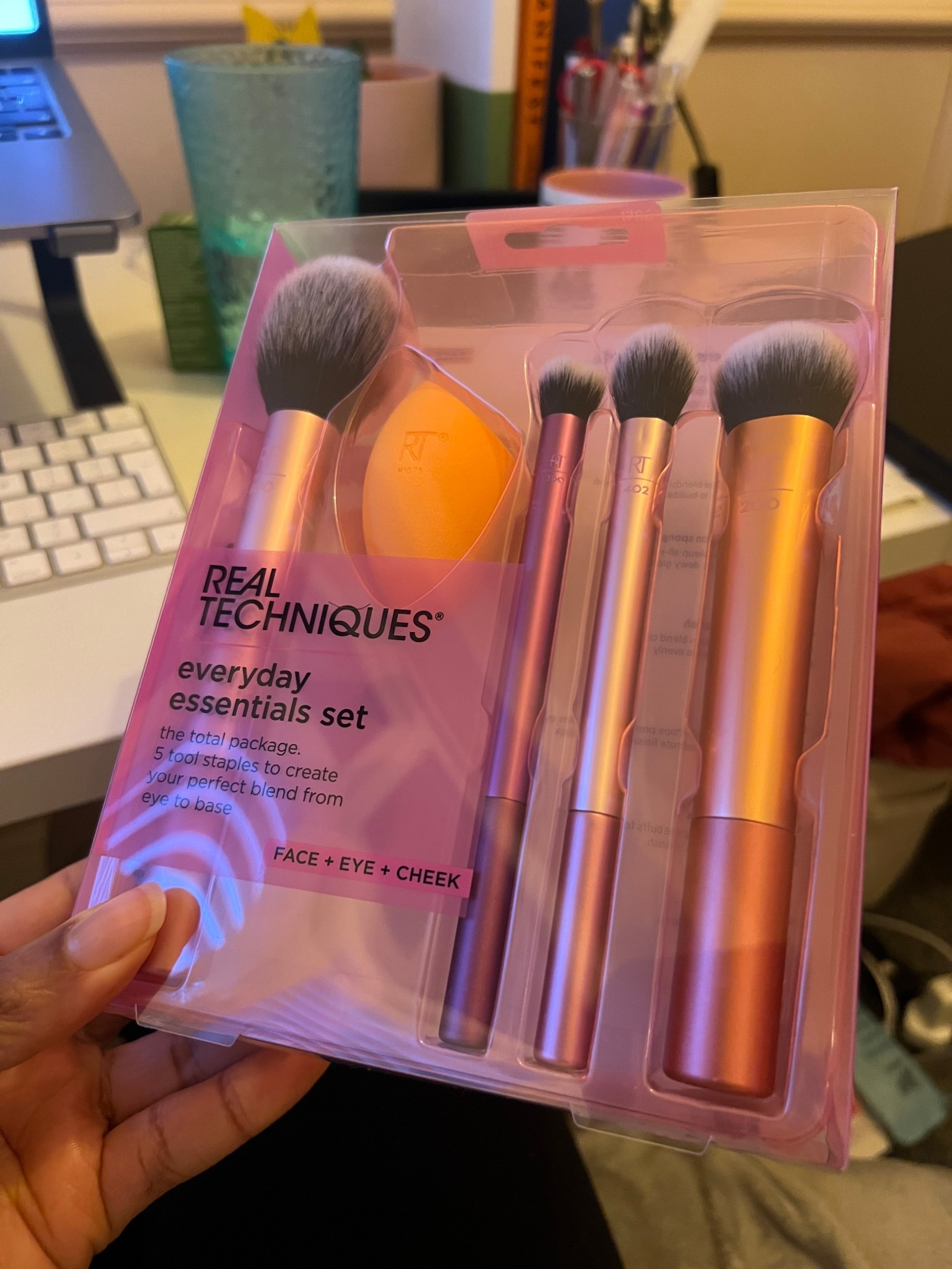 Relearning all this make up stuff 🤪 this brush set came recommended - has all the essentials
Chef Amazon first as can get a good saving 



#LTKbeauty #LTKuk #LTKsale