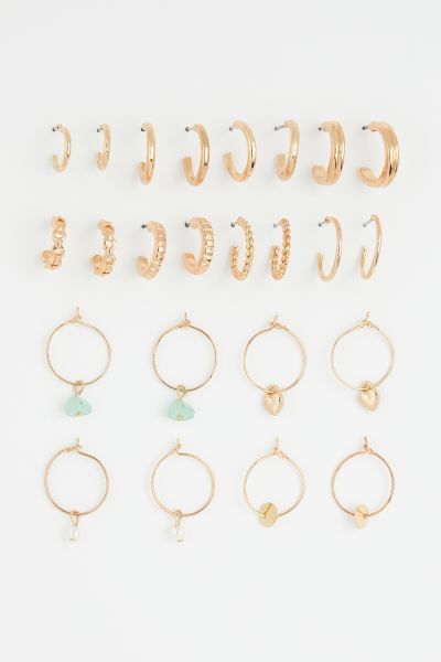 Metal hoop earrings in various designs, four pairs with a pendant. | H&M (US + CA)