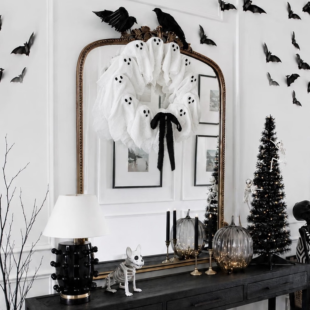 I love this ghost wreath so much, and it lights up! It’s under $40!

#LTKHome #LTKSeasonal