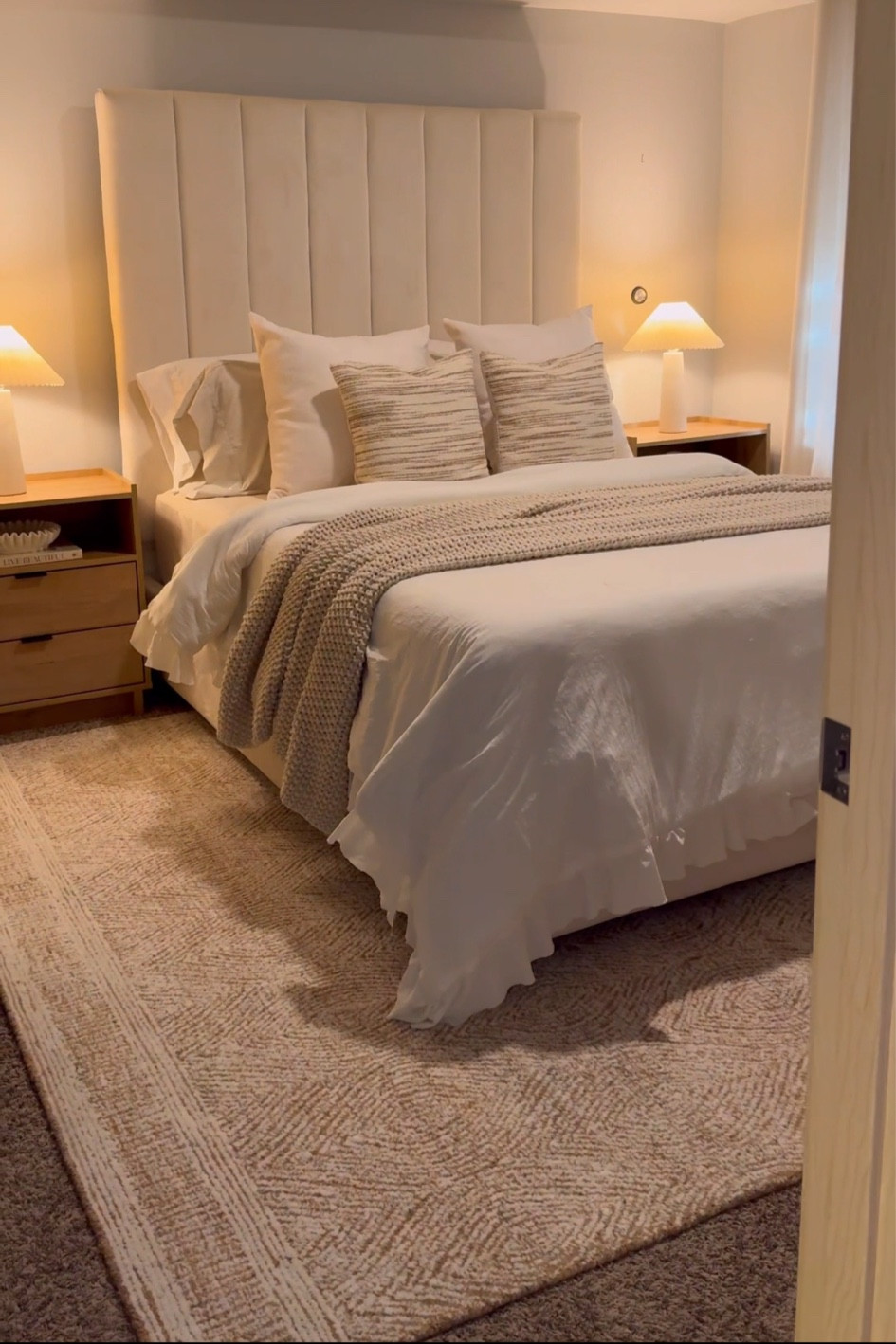 Bedroom deets 🛏️✨ #bedroomdecor #bedroomideas #neutralbedroom

#LTKHome