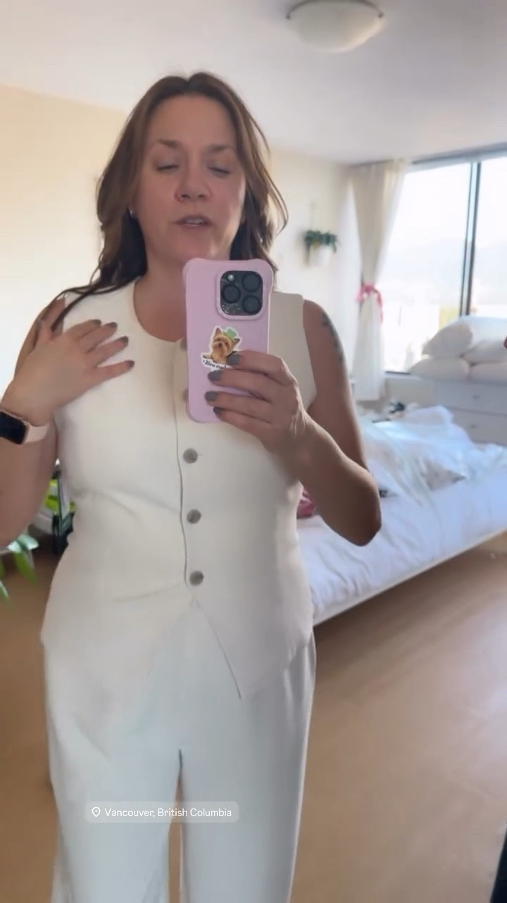 Elastic waistband for the wind! This crêpe matching vest and trousers is so comfortable and very chic. I am in a large in the top and bottom. ￼

#LTKmidsize #LTKwedding #LTKworkwear